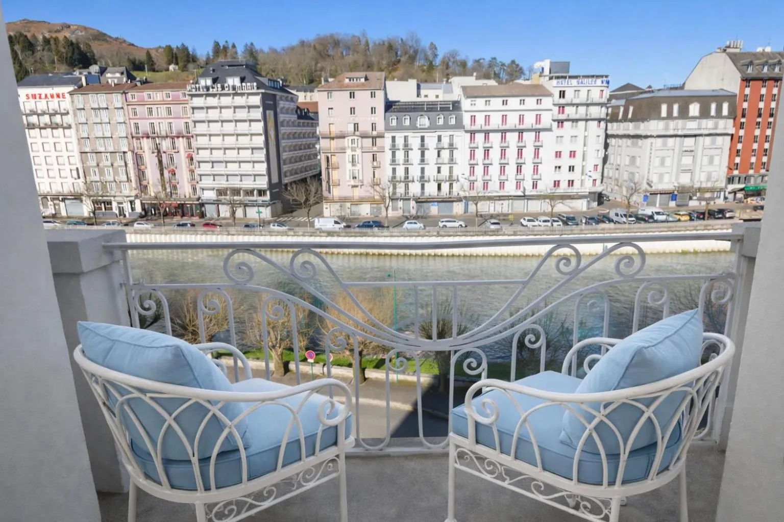 Property building in Grand Hôtel d'Espagne