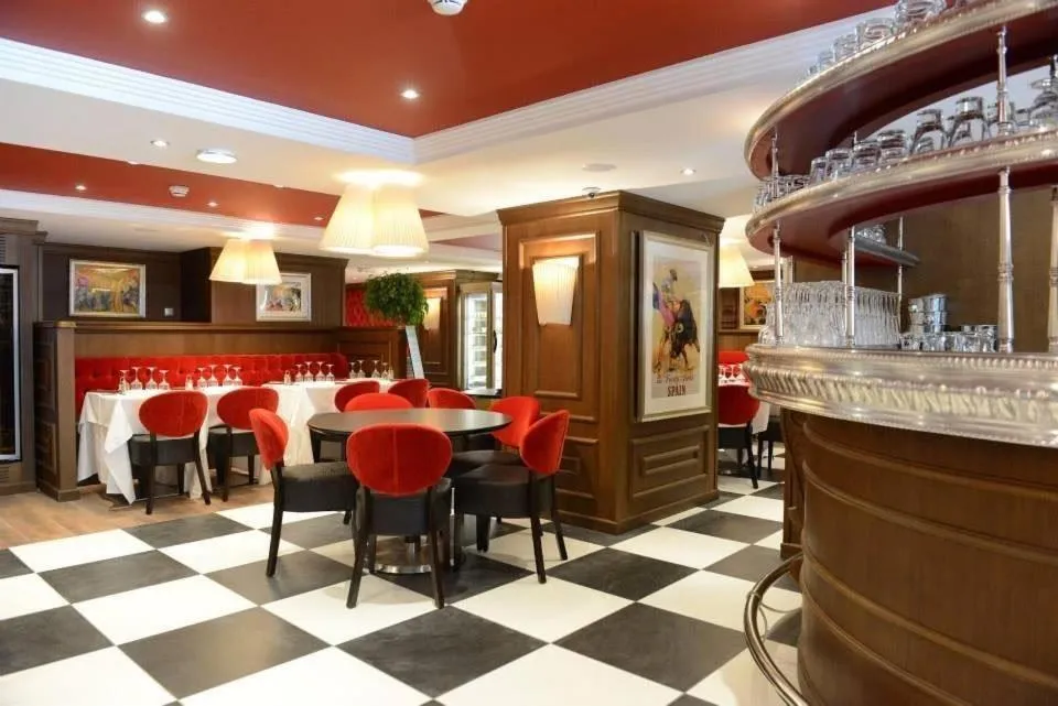 Restaurant/places to eat in Grand Hôtel d'Espagne