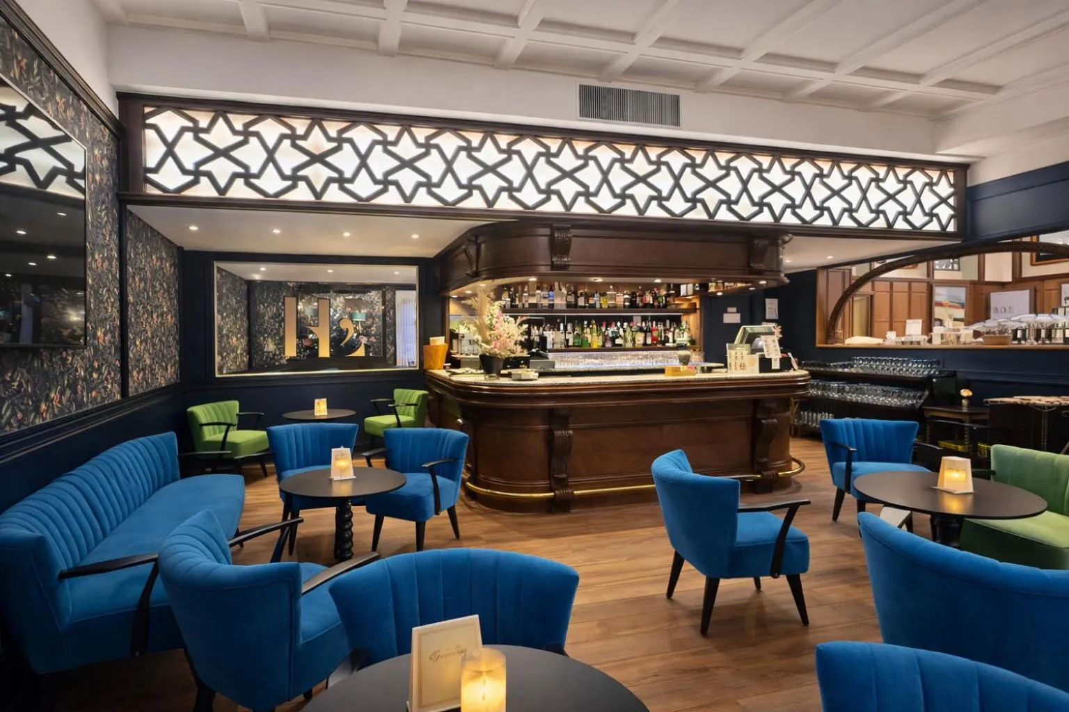 Property building in Grand Hôtel d'Espagne