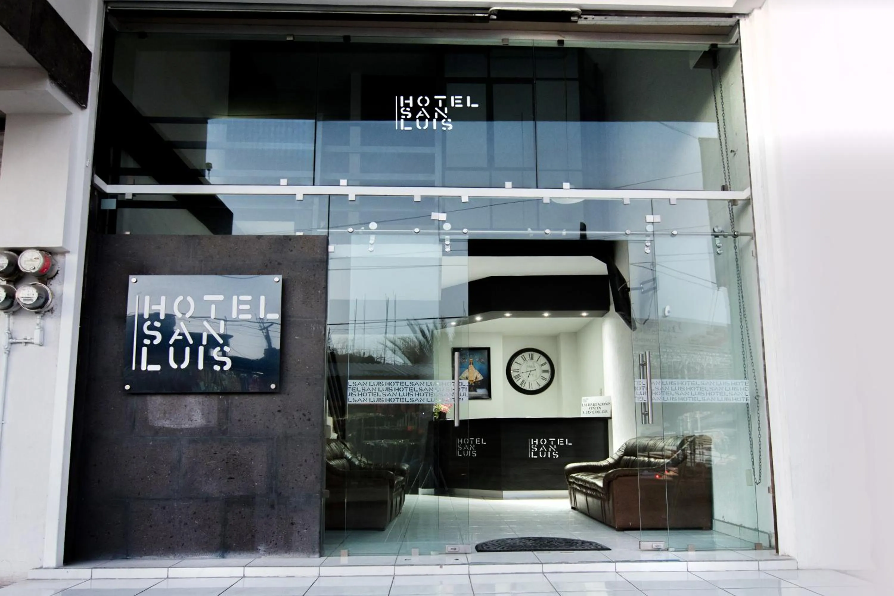 Facade/entrance in Hotel San Luis