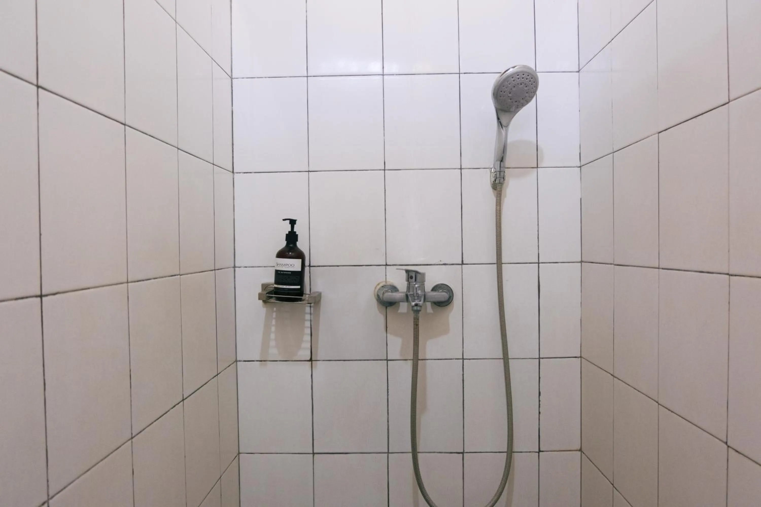 Shower in New Starlight Hotel Lovina