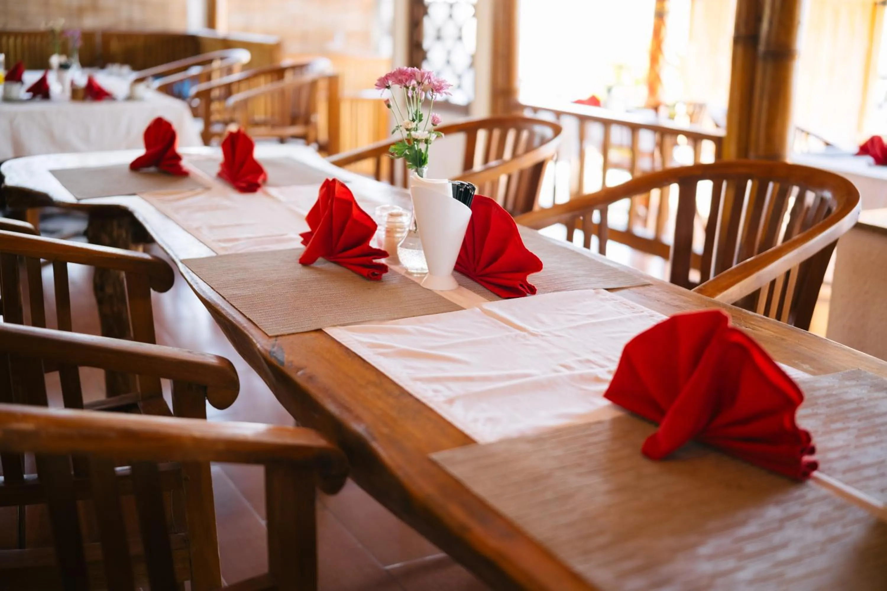 Restaurant/places to eat in New Starlight Hotel Lovina