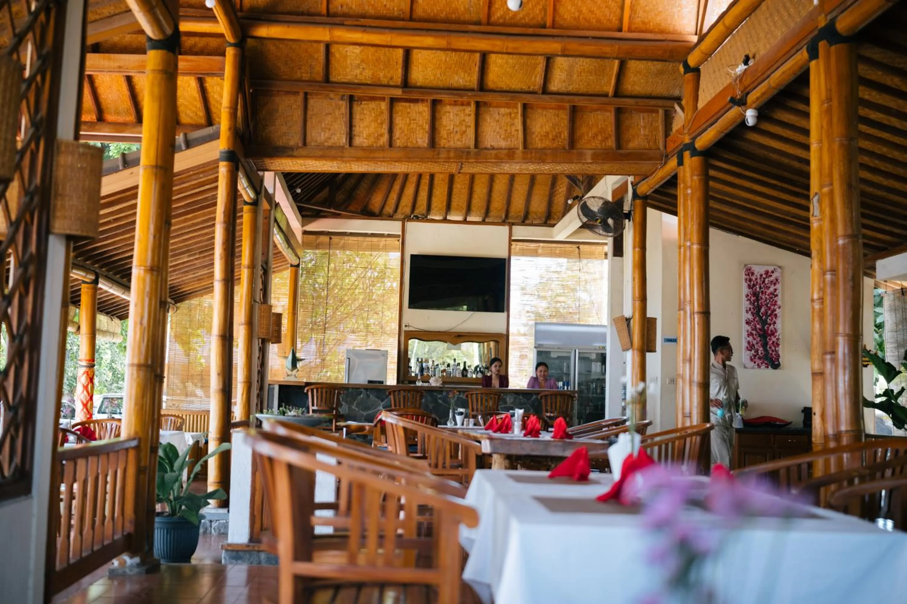 Restaurant/places to eat in New Starlight Hotel Lovina