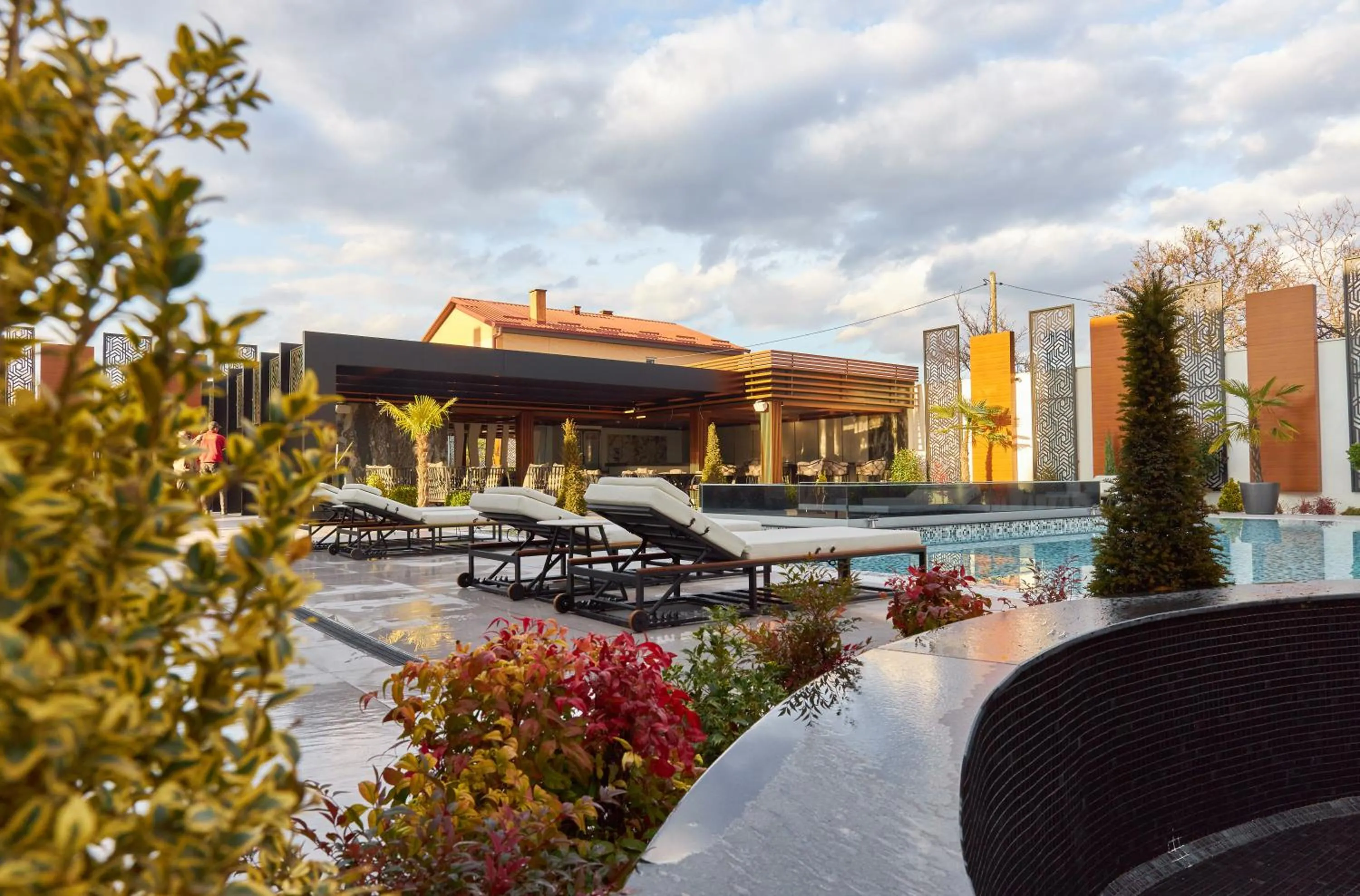 Property building in Hotel Mirror