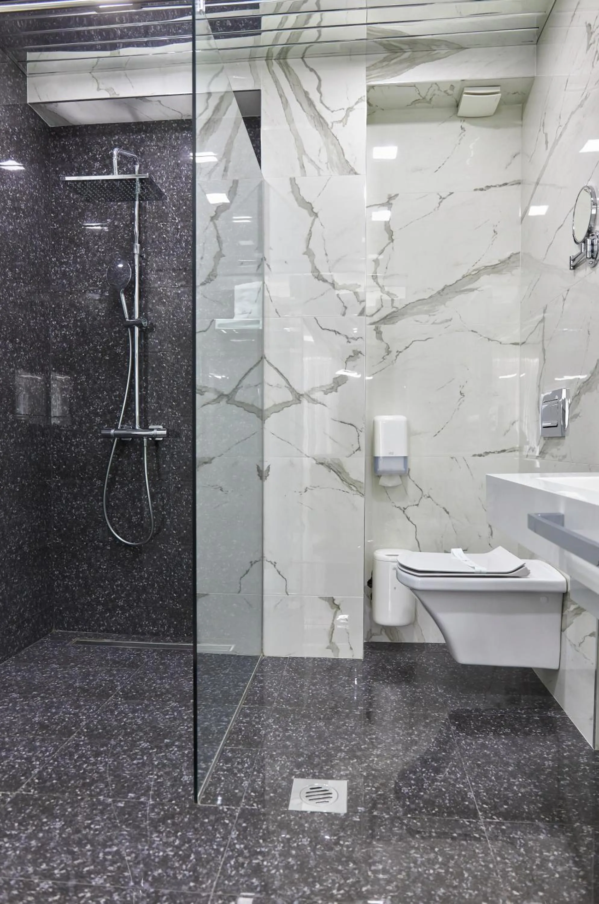 Bathroom in Hotel Mirror