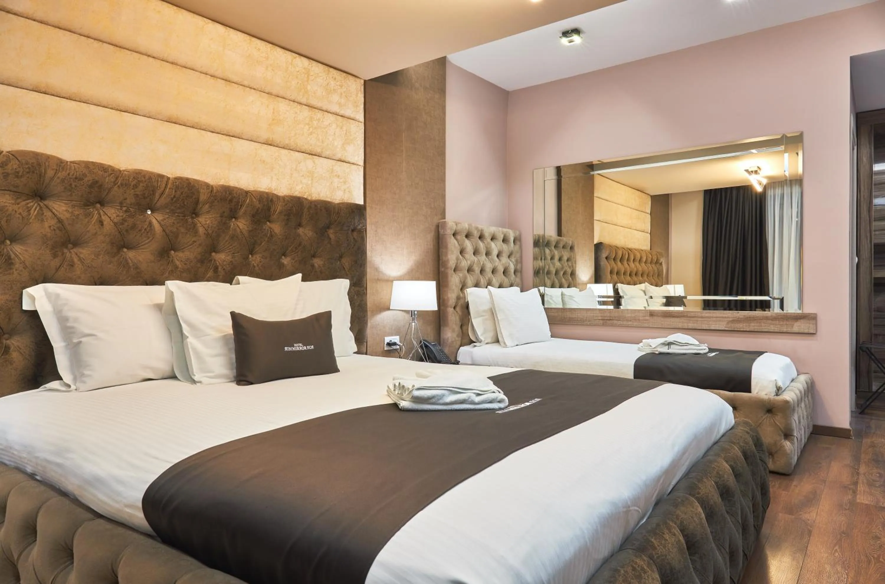 Bedroom, Bed in Hotel Mirror