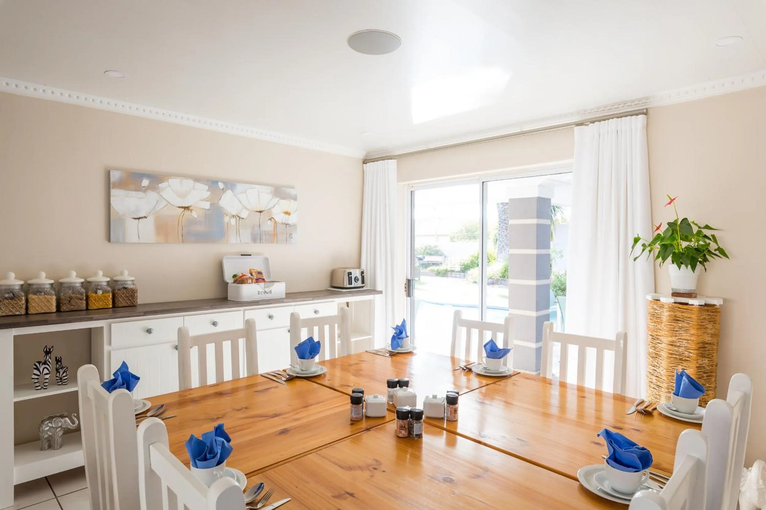 Restaurant/places to eat in Atlantic Beach Villa