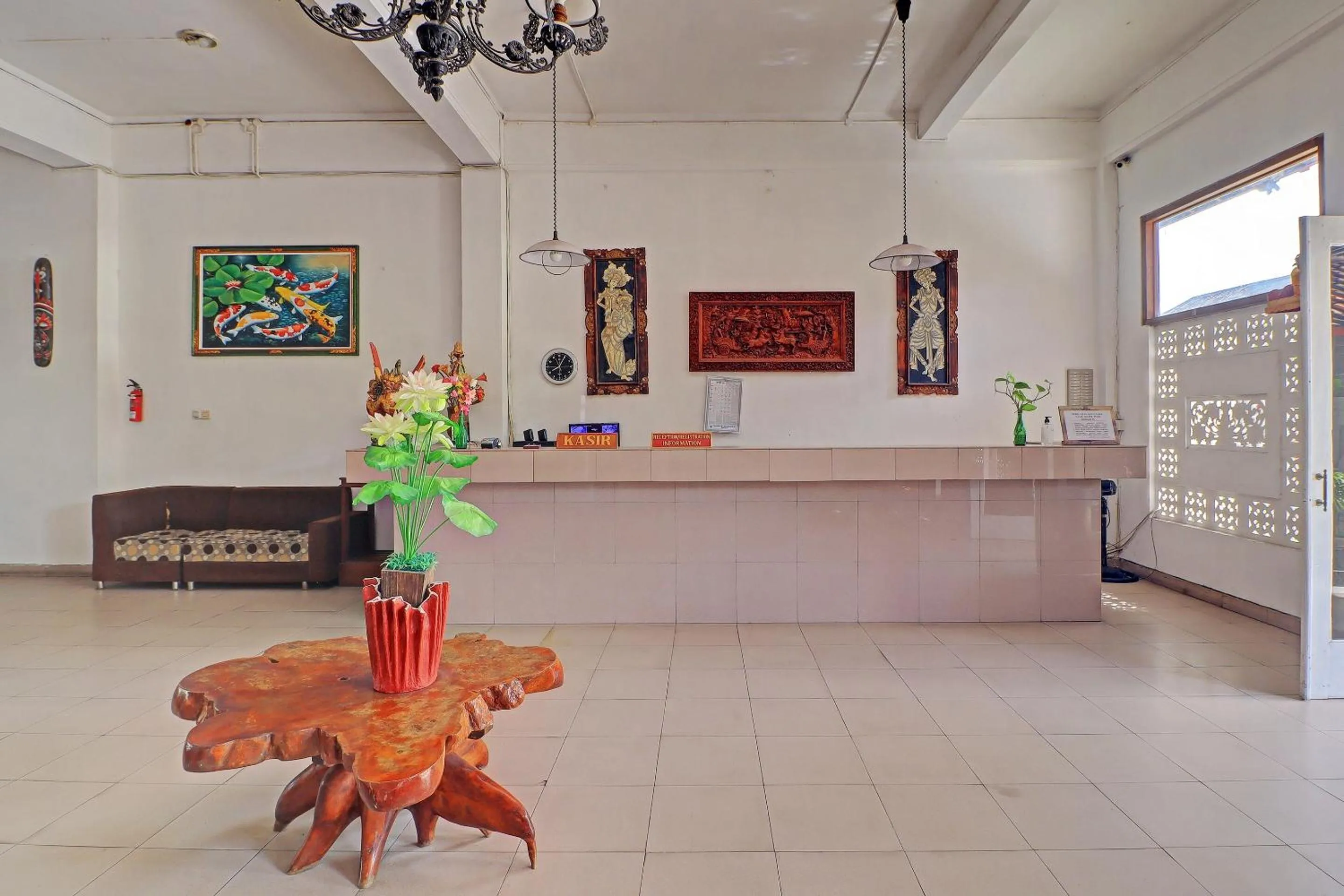 Lobby or reception in SUPER OYO 91870 Warna Kedaton