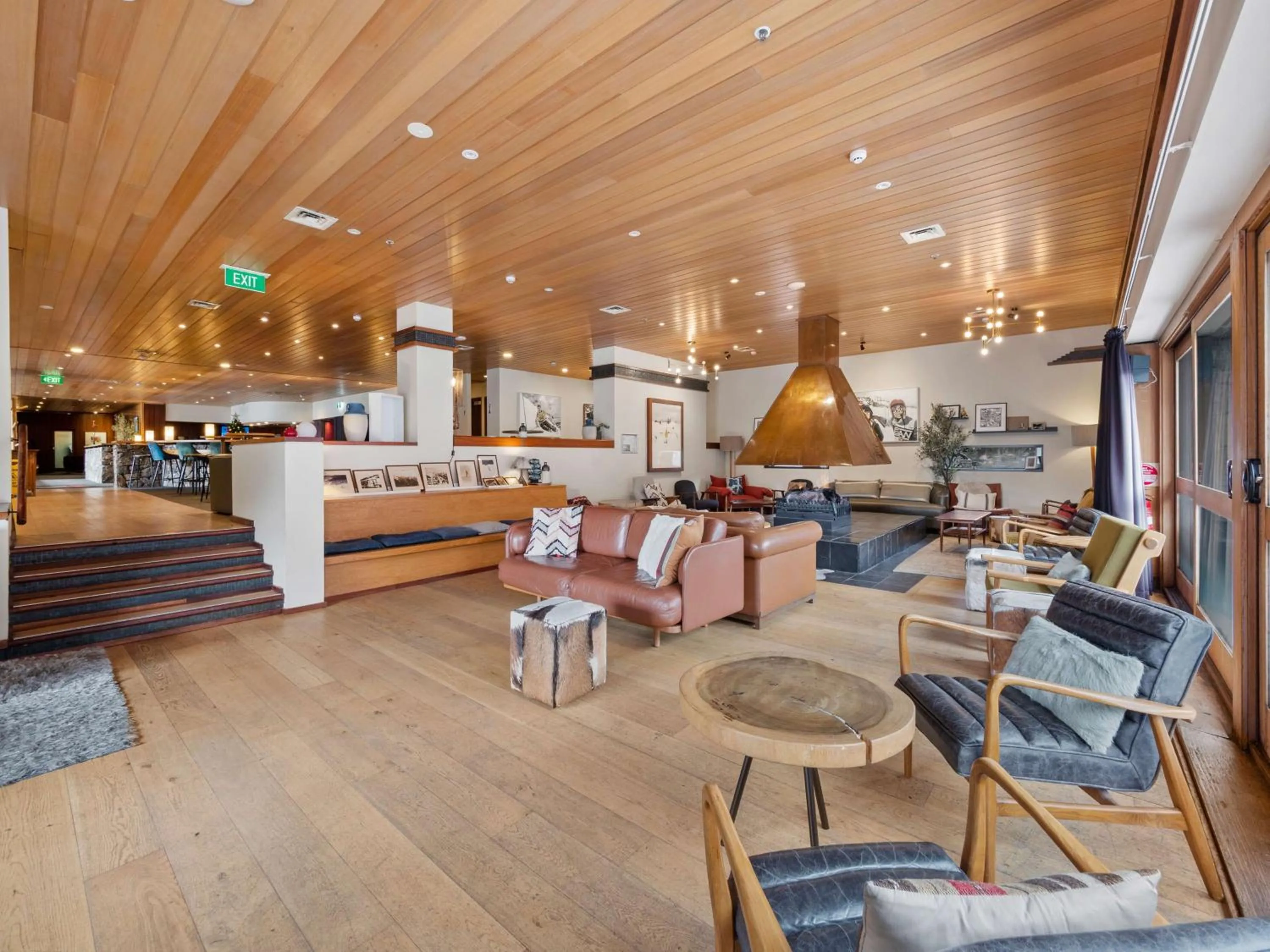 Lounge or bar in Thredbo Alpine Hotel