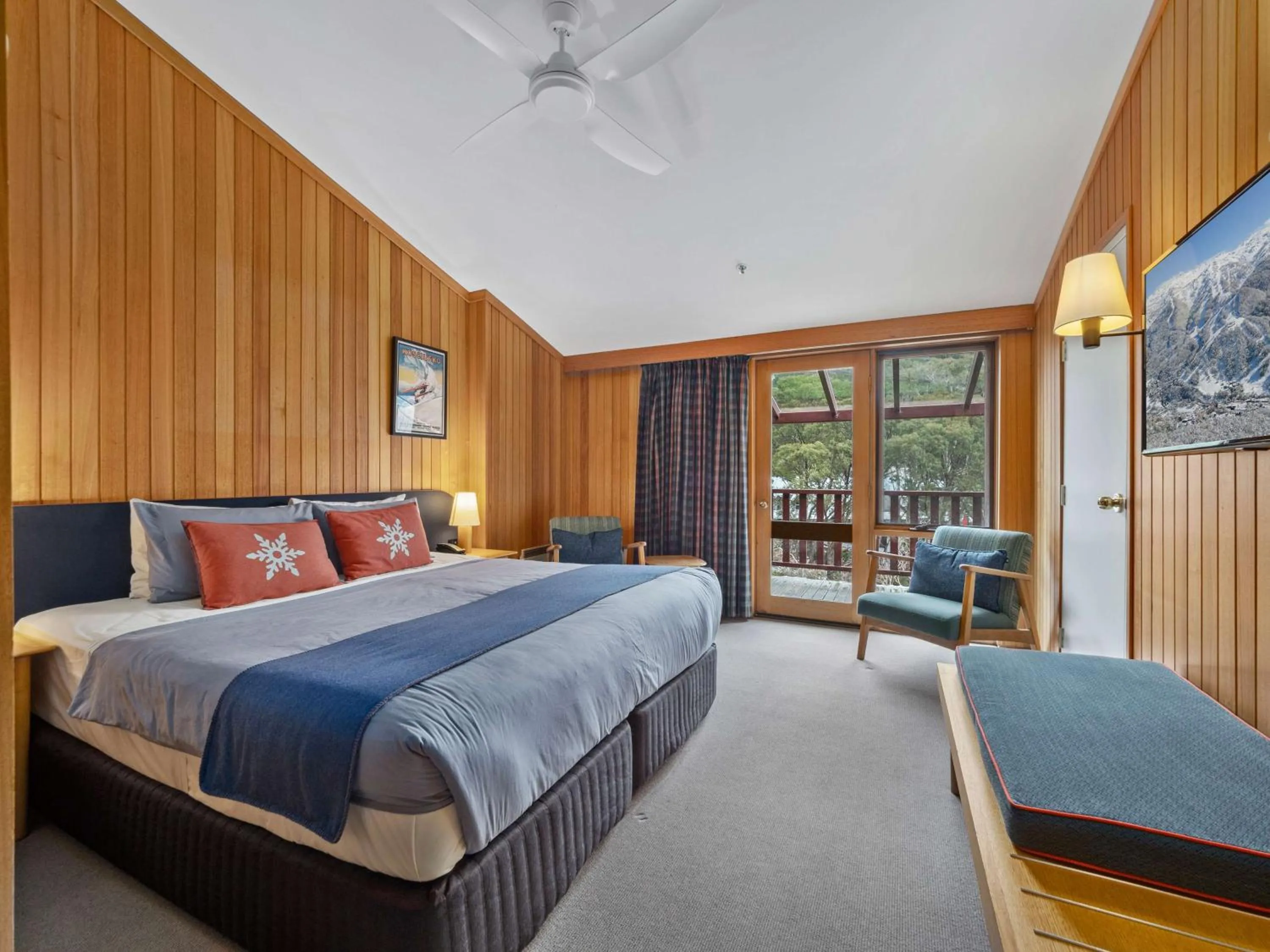 Bedroom, Bed in Thredbo Alpine Hotel