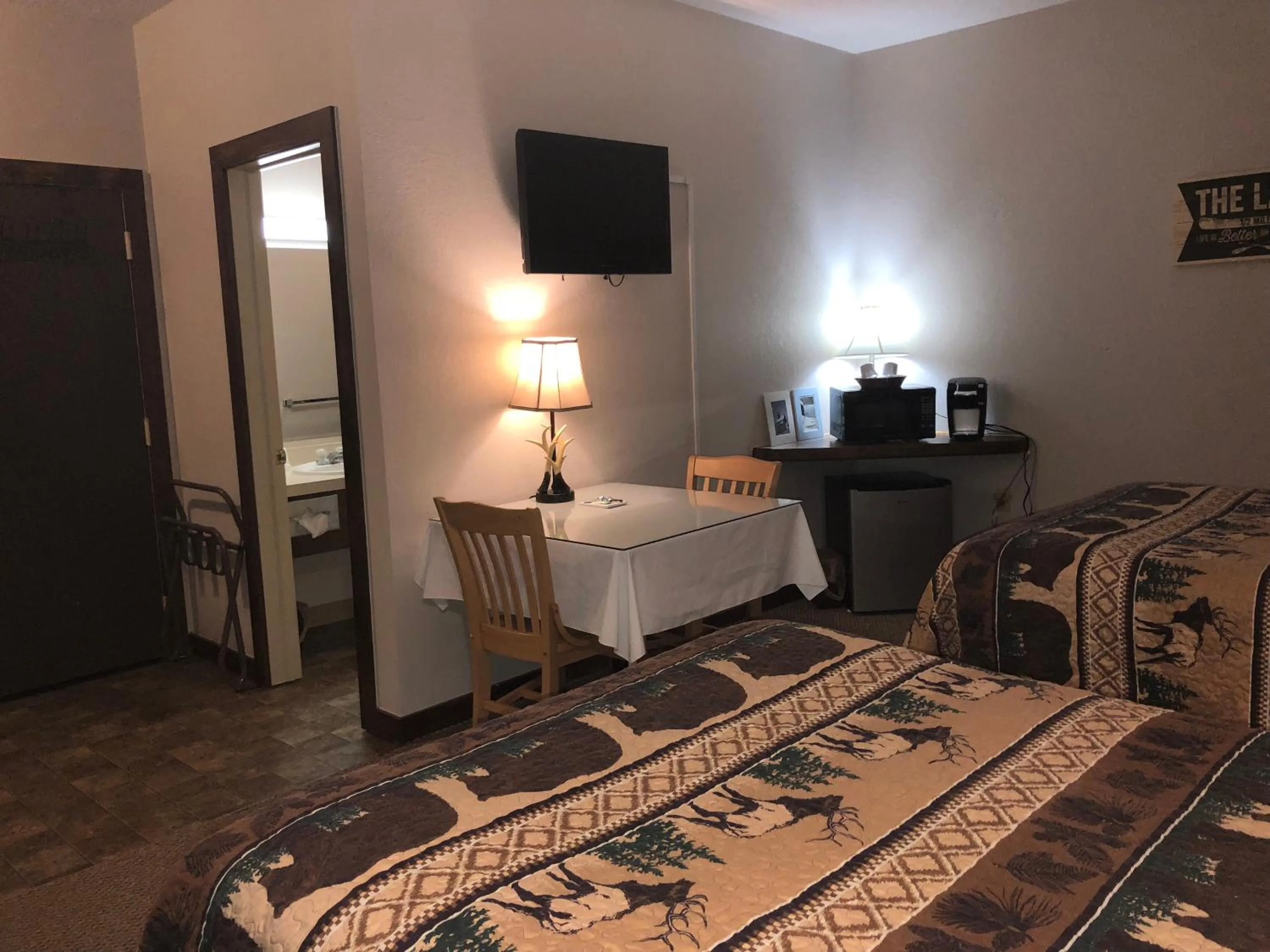 Coffee/tea facilities, Bed in Tug Hill Resort