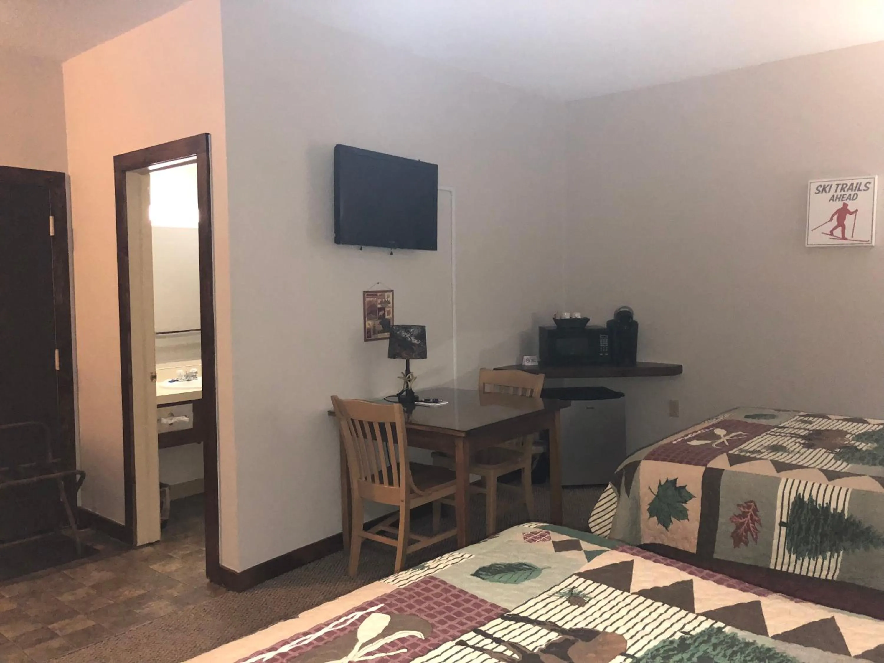 Coffee/tea facilities, Bed in Tug Hill Resort