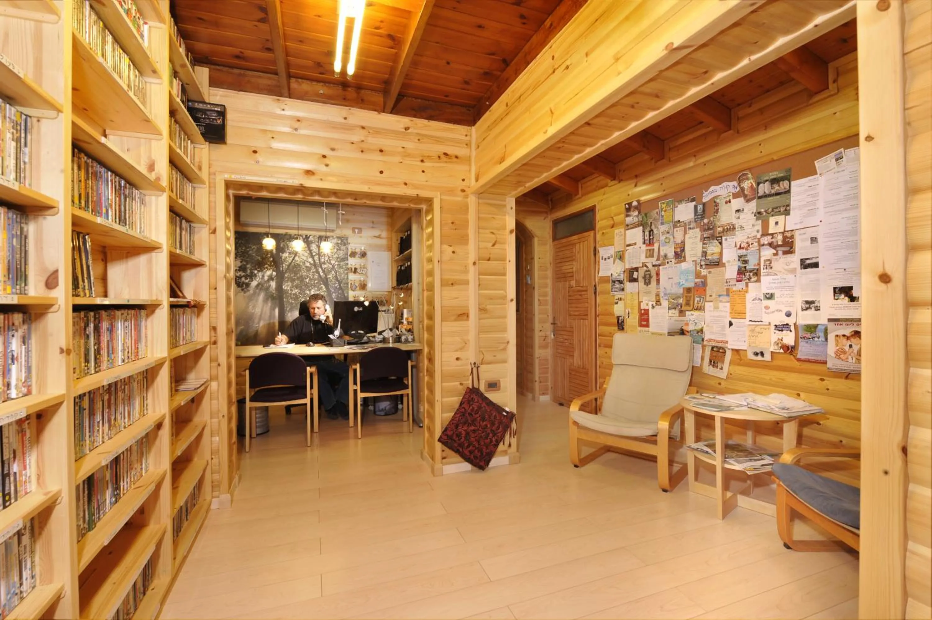 Library in Ohn-Bar Guesthouse