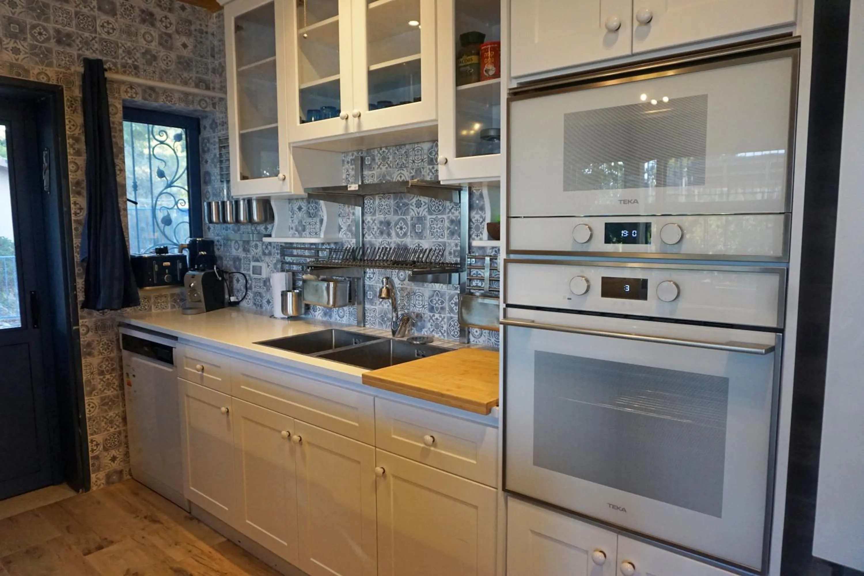 Kitchen or kitchenette in Ohn-Bar Guesthouse