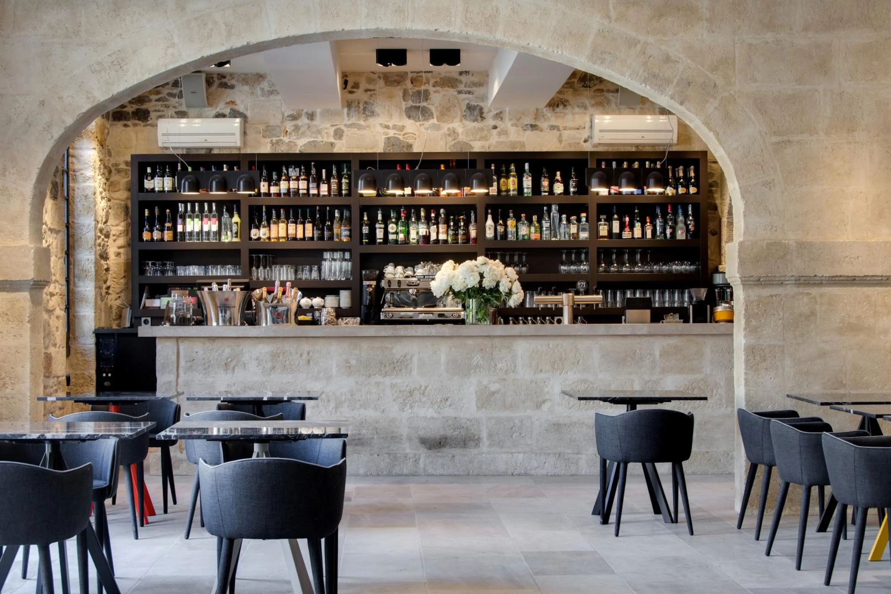 Lounge or bar in Boutique Hôtel des Remparts & Spa