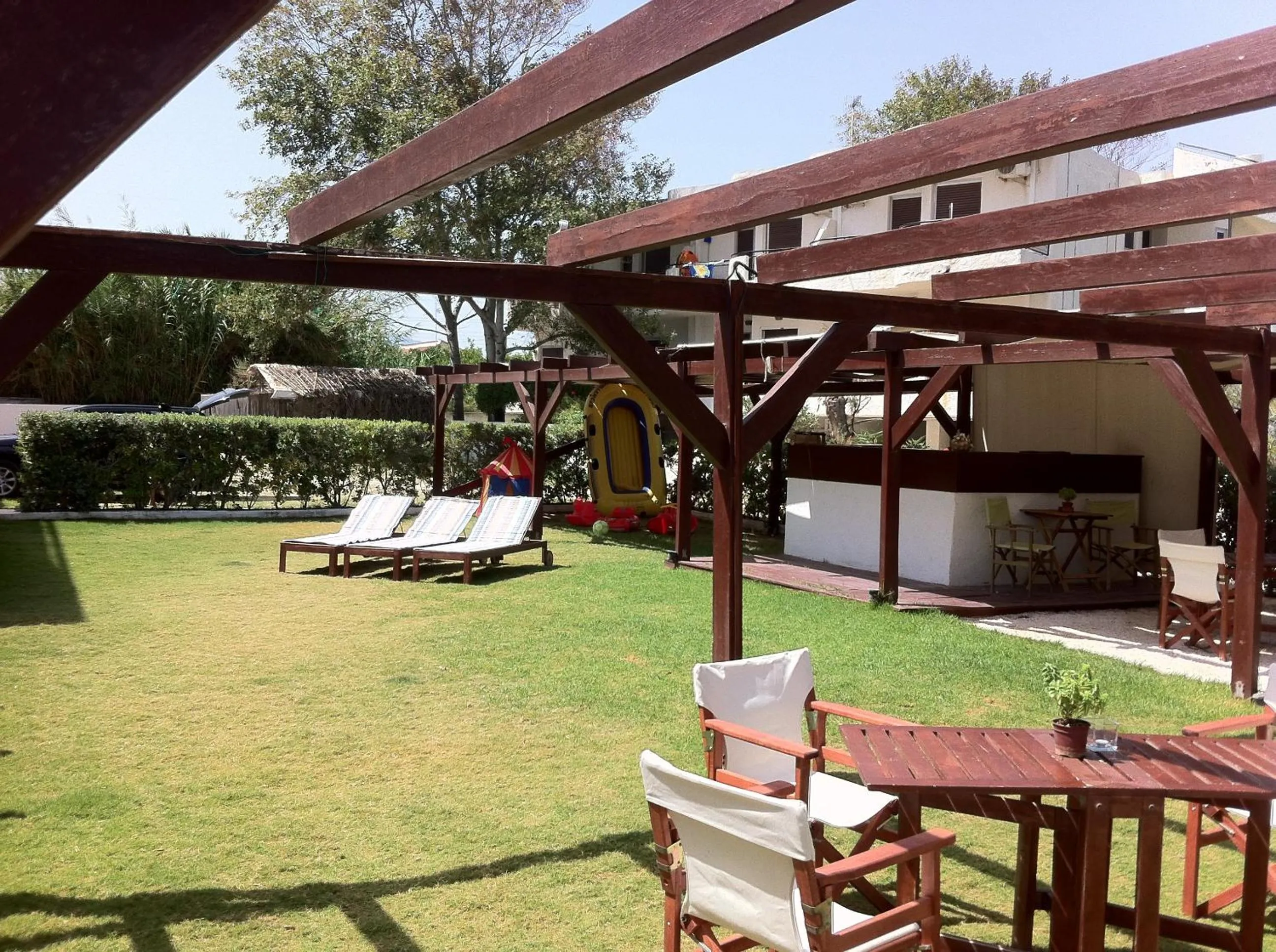 Garden in Chris Studios & Apartments