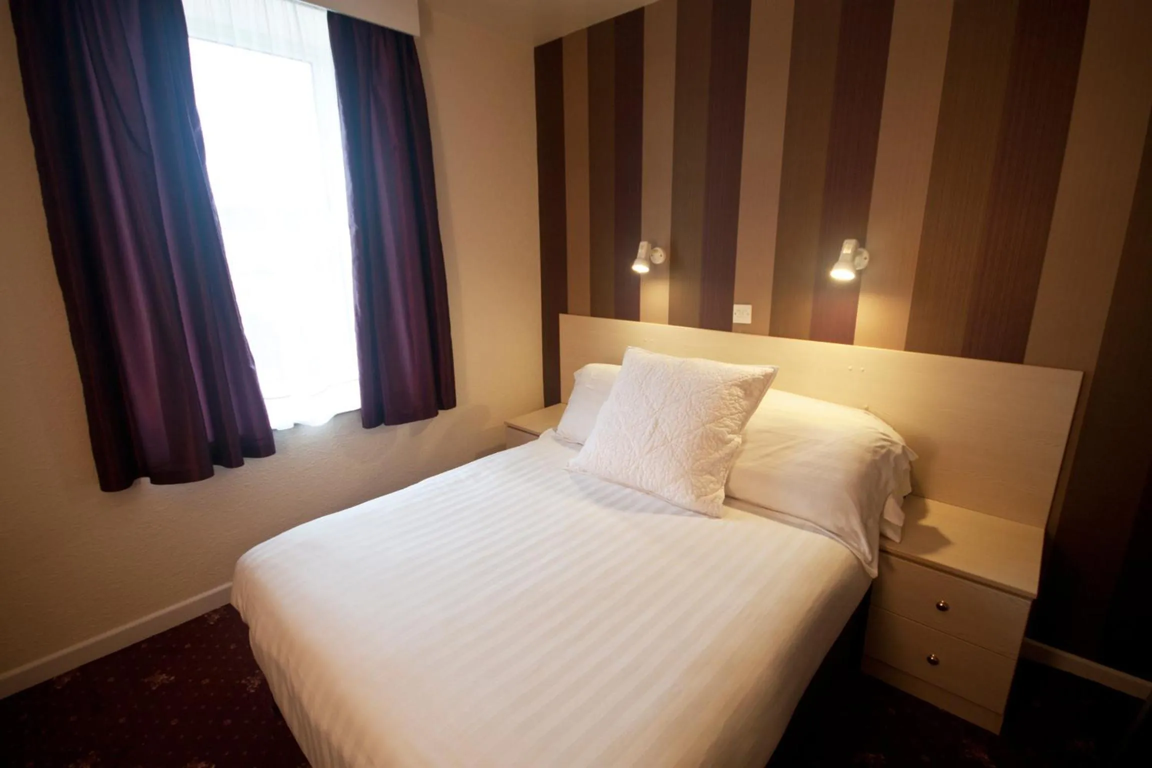 Bedroom, Bed in Norfolk Hotel