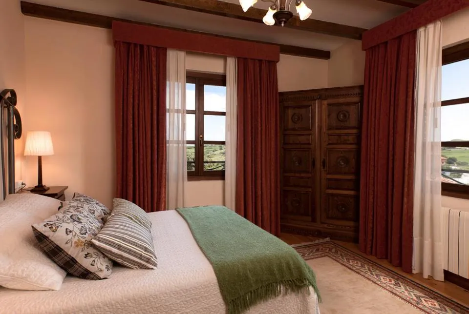 Photo of the whole room in Hotel Villa Miramar