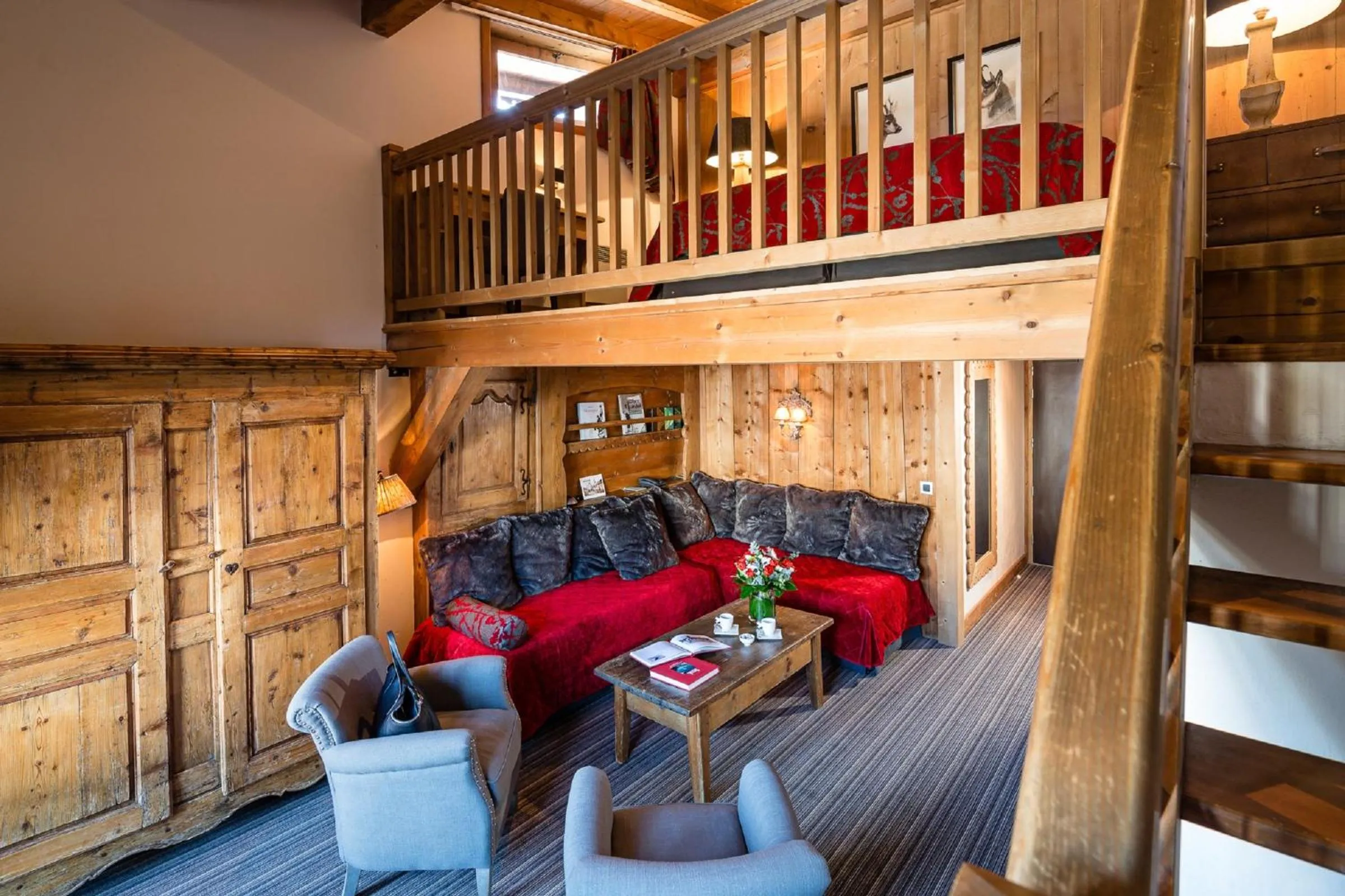 Seating area in Fer à Cheval