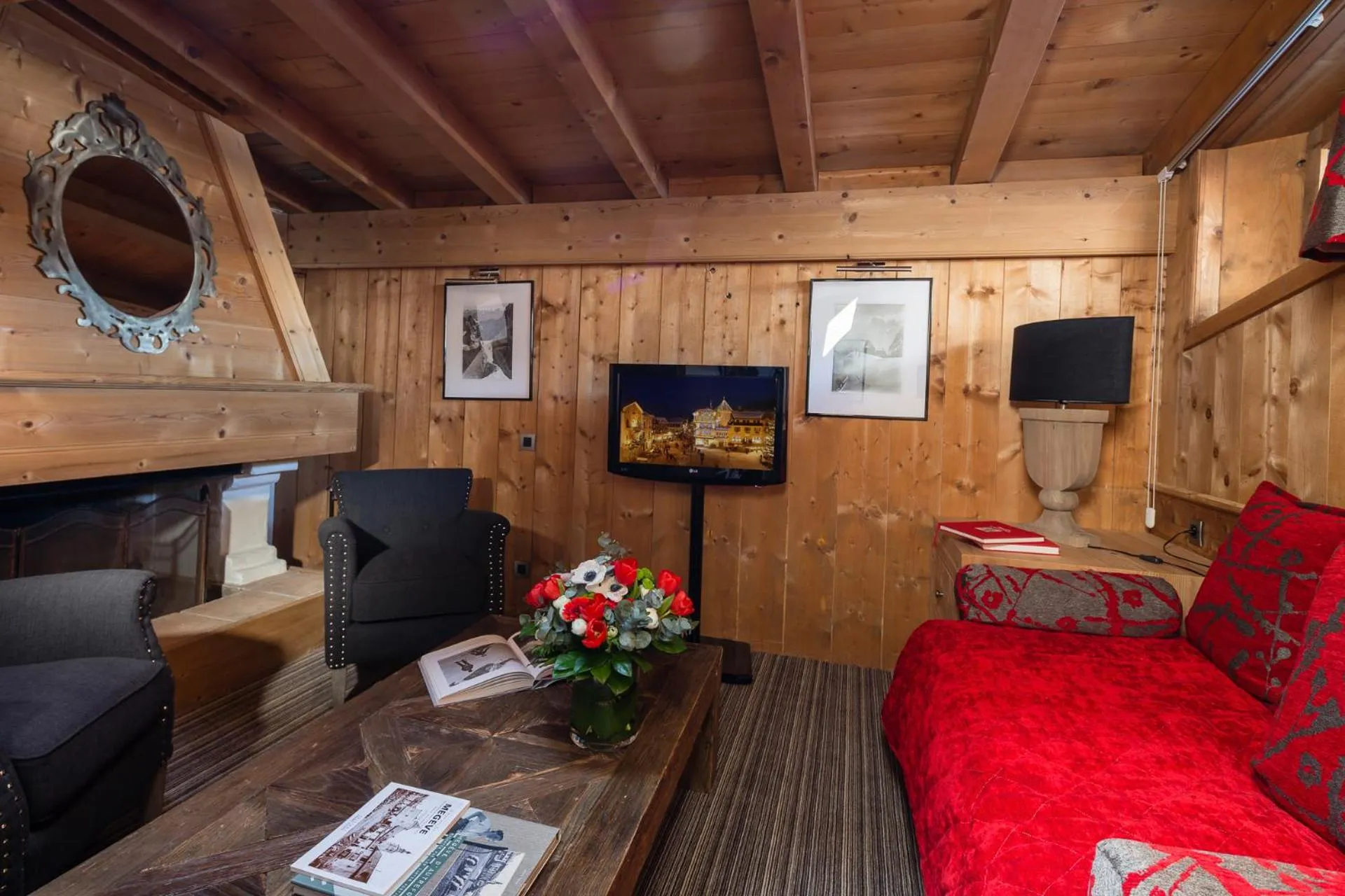 Seating area in Fer à Cheval