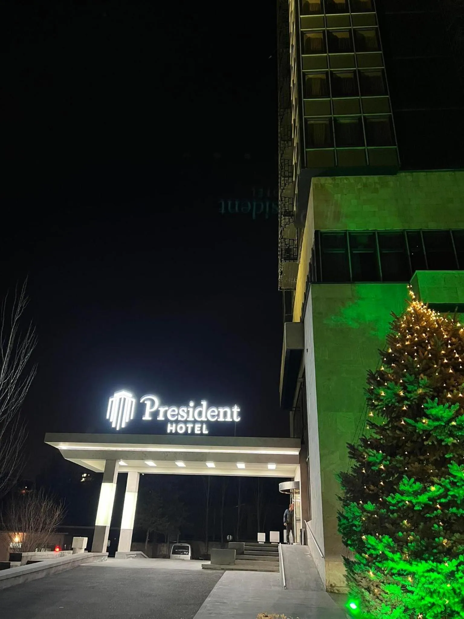 Property building in President Hotel by Hrazdan Hotel CJSC