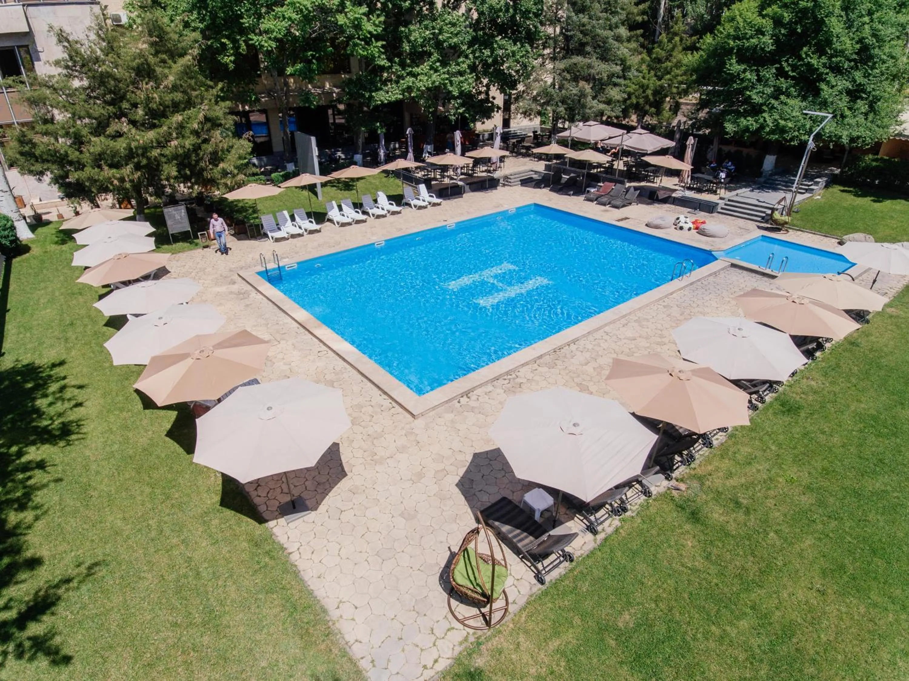 Day in President Hotel by Hrazdan Hotel CJSC