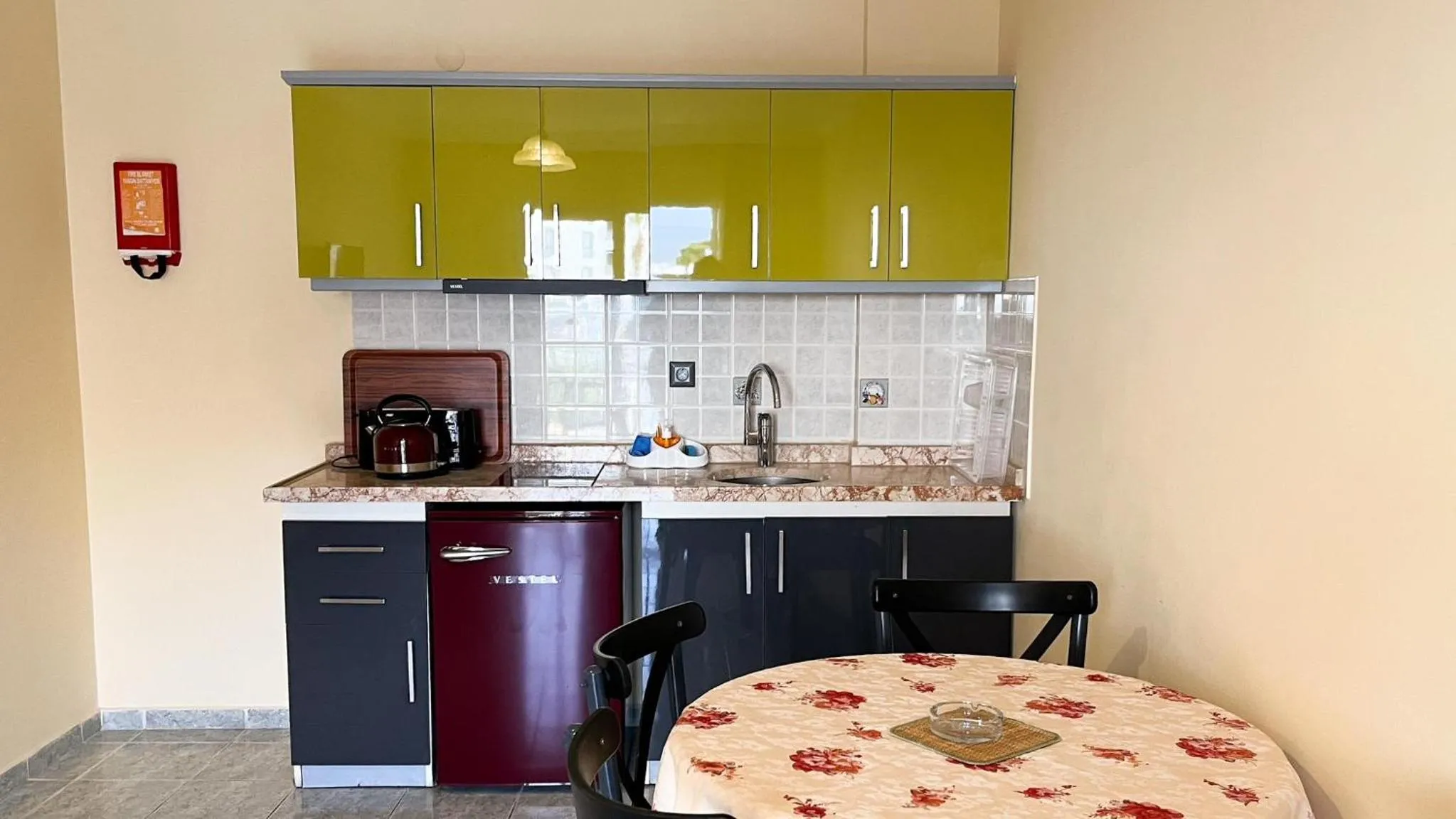 kitchen in Ozlem 2 Apart Hotel