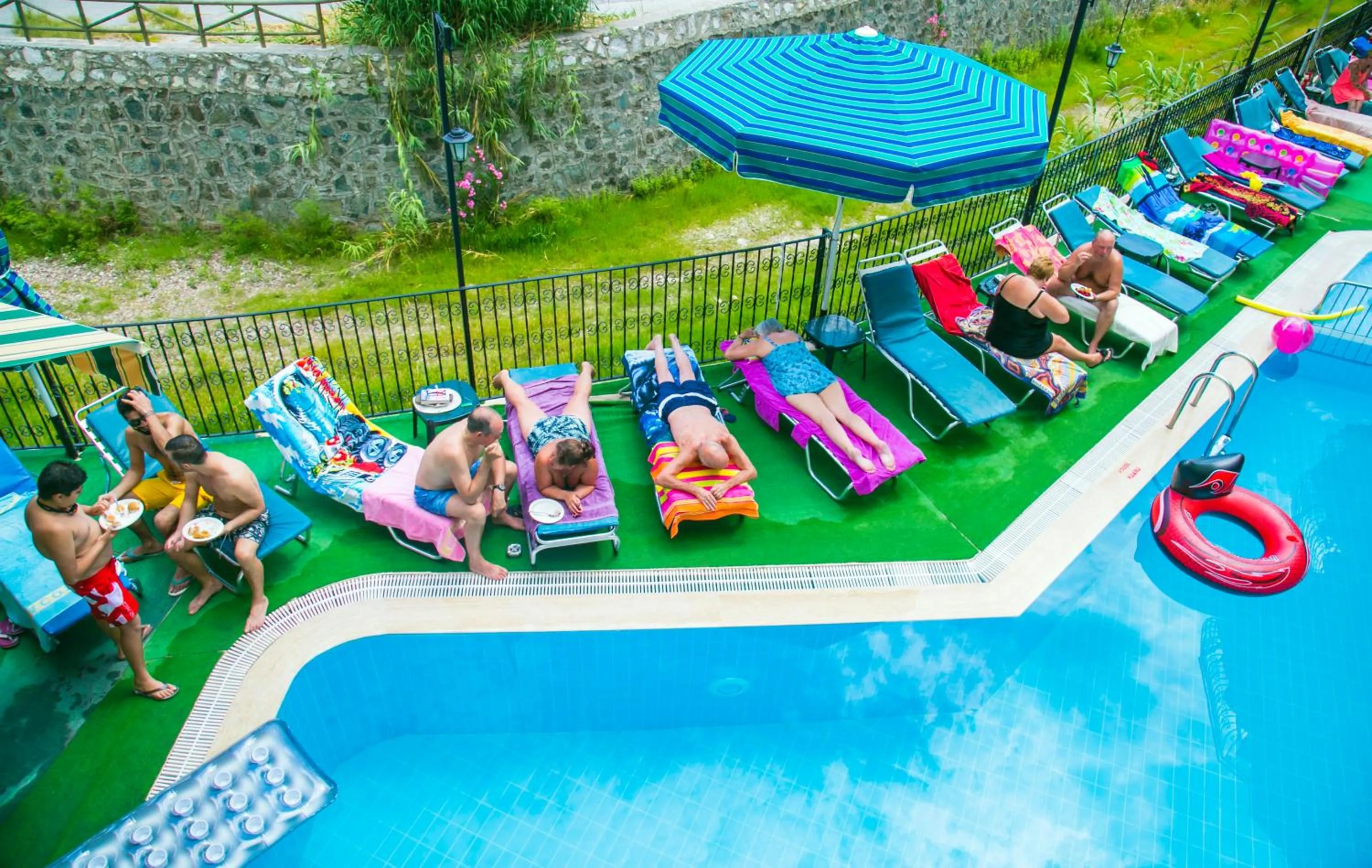 Swimming pool in Ozlem 2 Apart Hotel