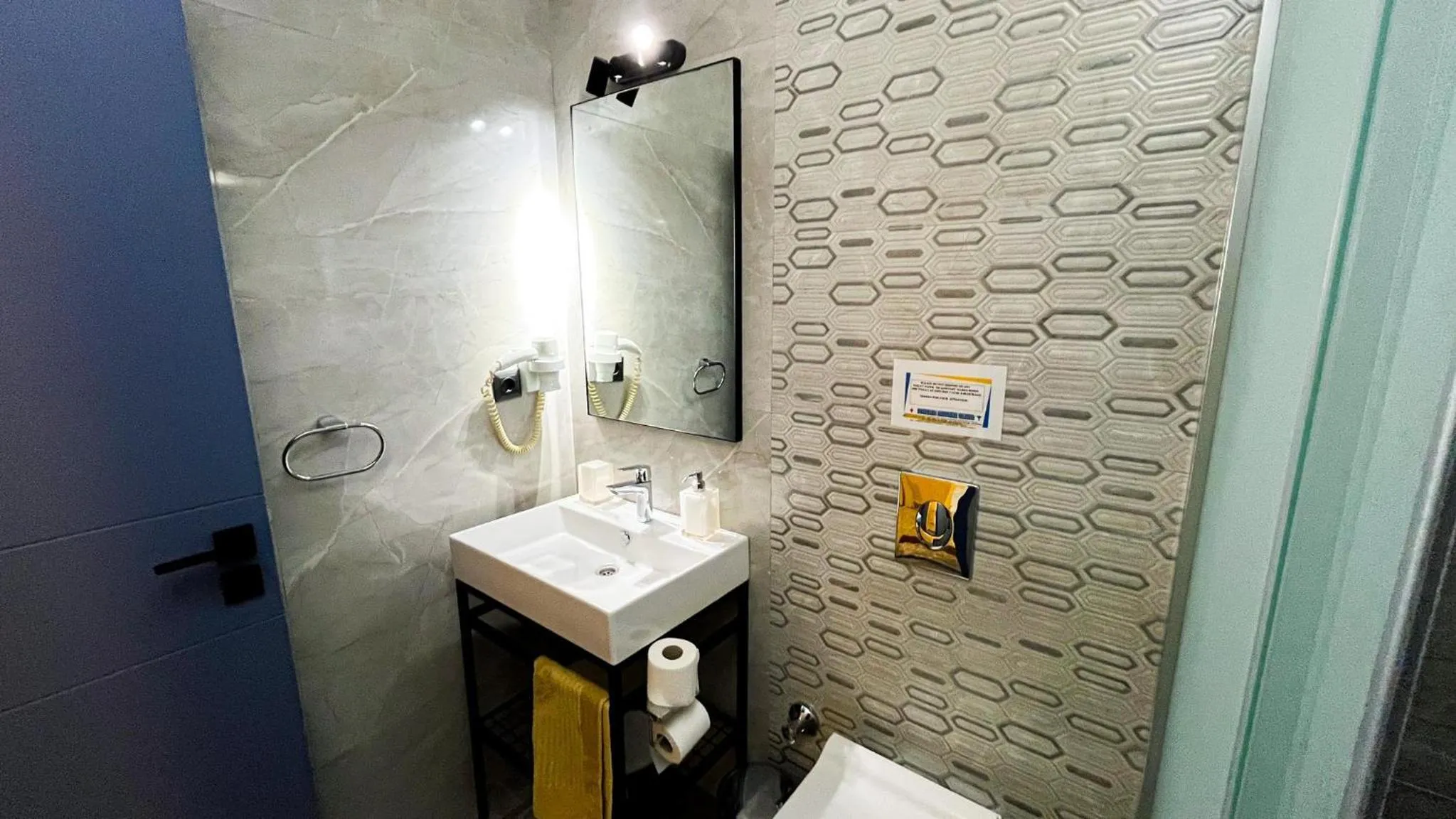 Bathroom in Ozlem 2 Apart Hotel