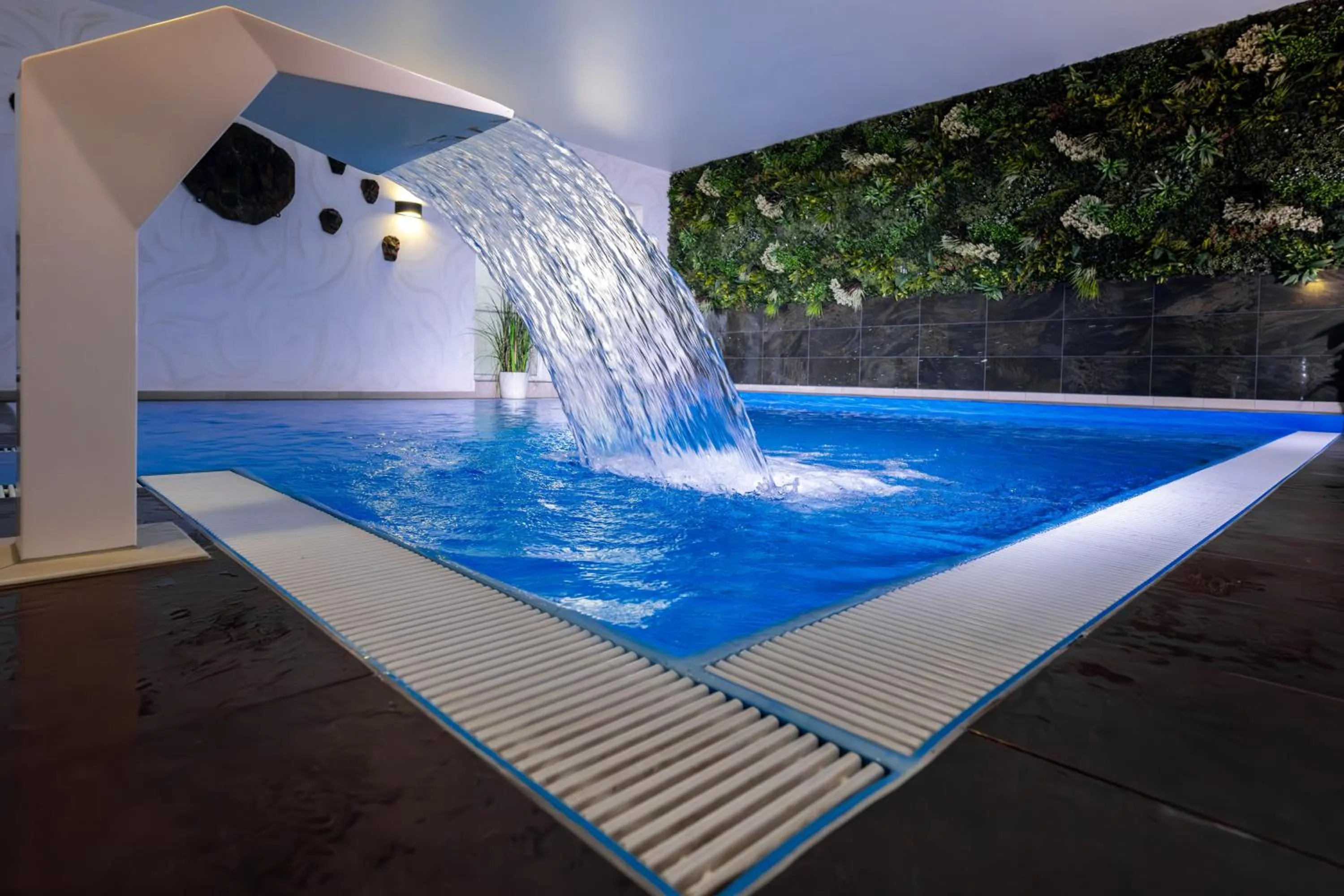 Swimming pool in Rathener Hof by STEIGER Hotels