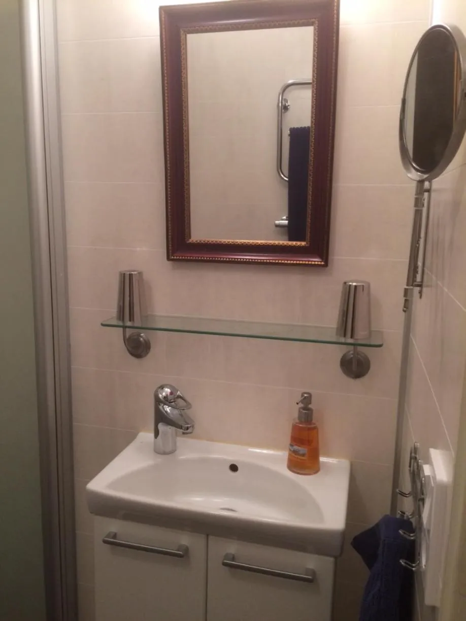 Bathroom in Tavlebords Honungsgård