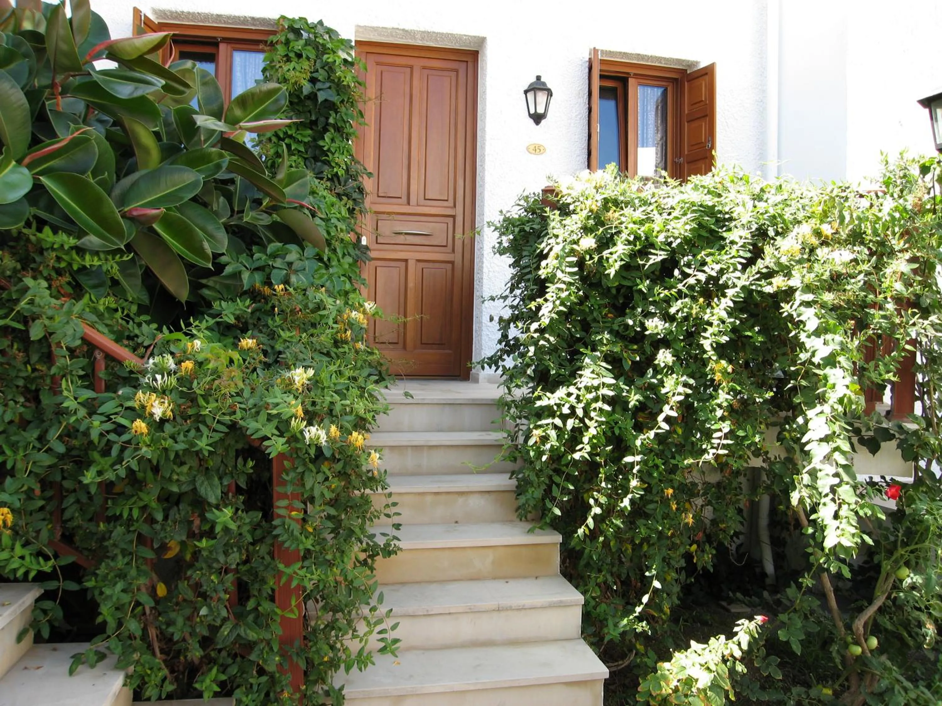 Facade/entrance in Blue Sea Hotel Apartments