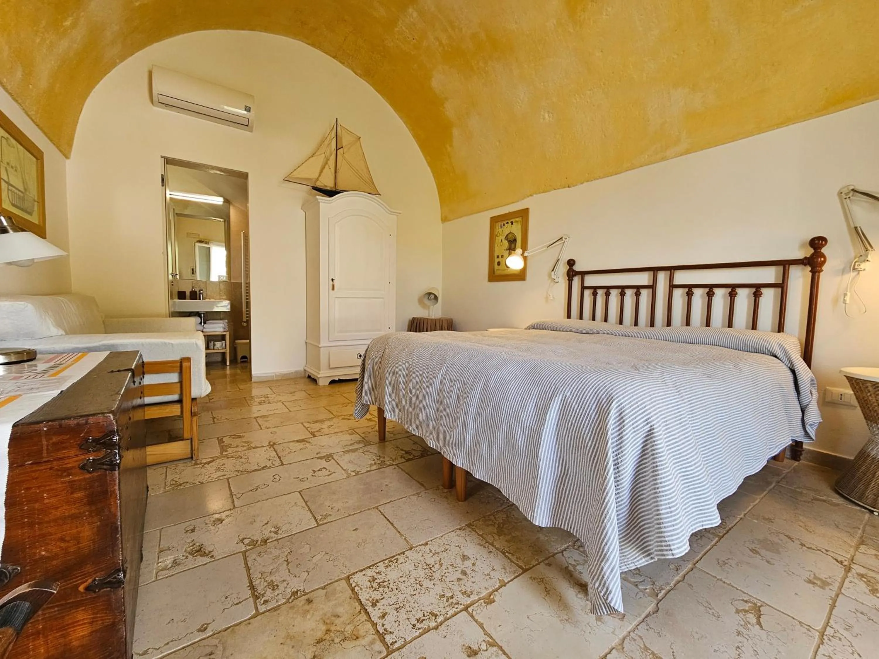 Bed in B&B Don Giovanni Monopoli