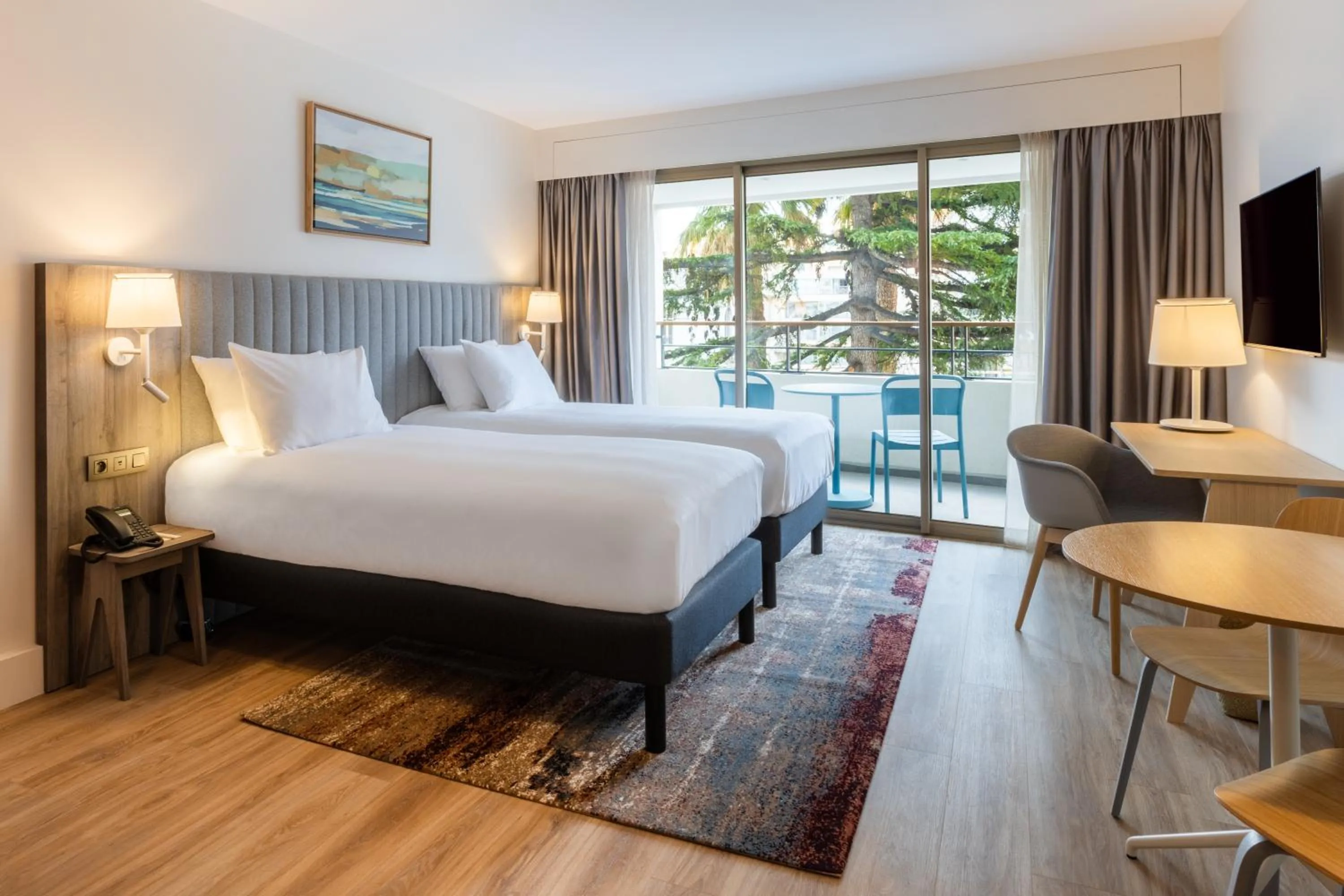 Bed in Staybridge Suites - Cannes Centre by IHG