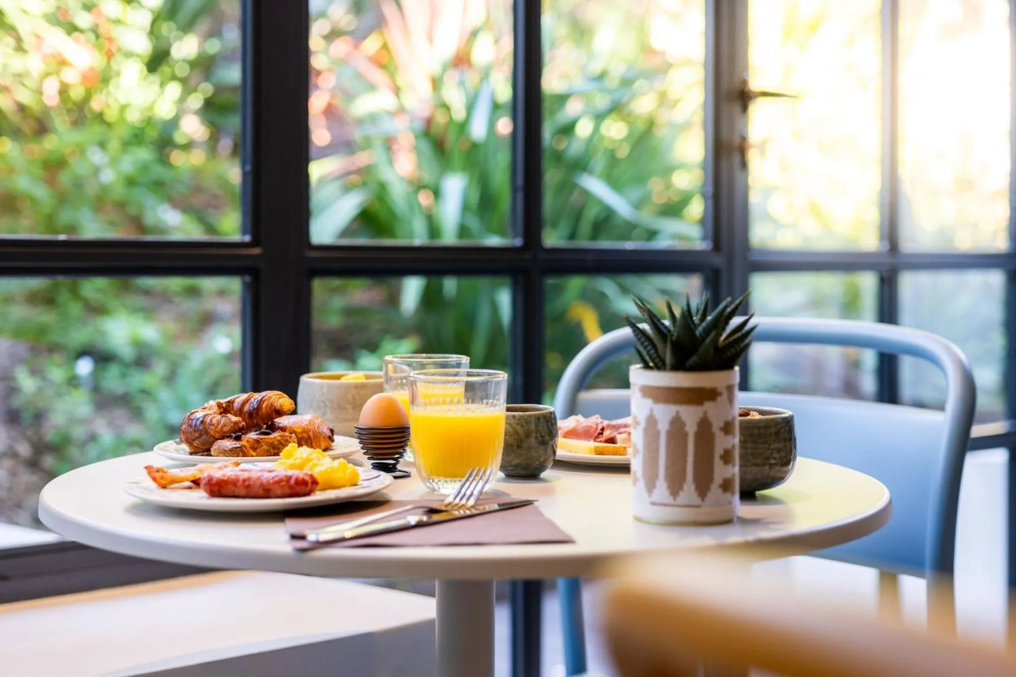 Restaurant/places to eat in Staybridge Suites - Cannes Centre by IHG