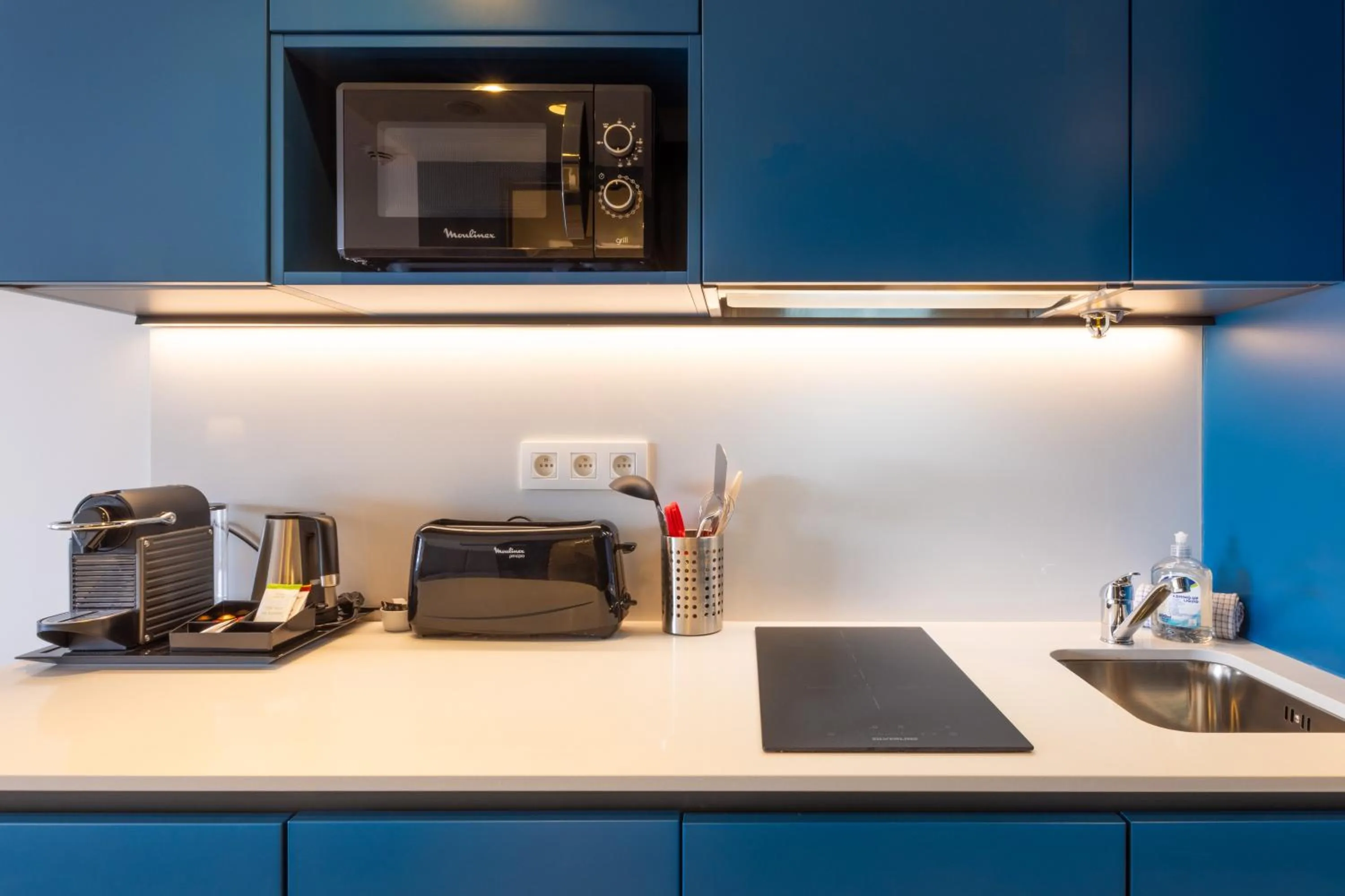 Kitchen or kitchenette in Staybridge Suites - Cannes Centre by IHG