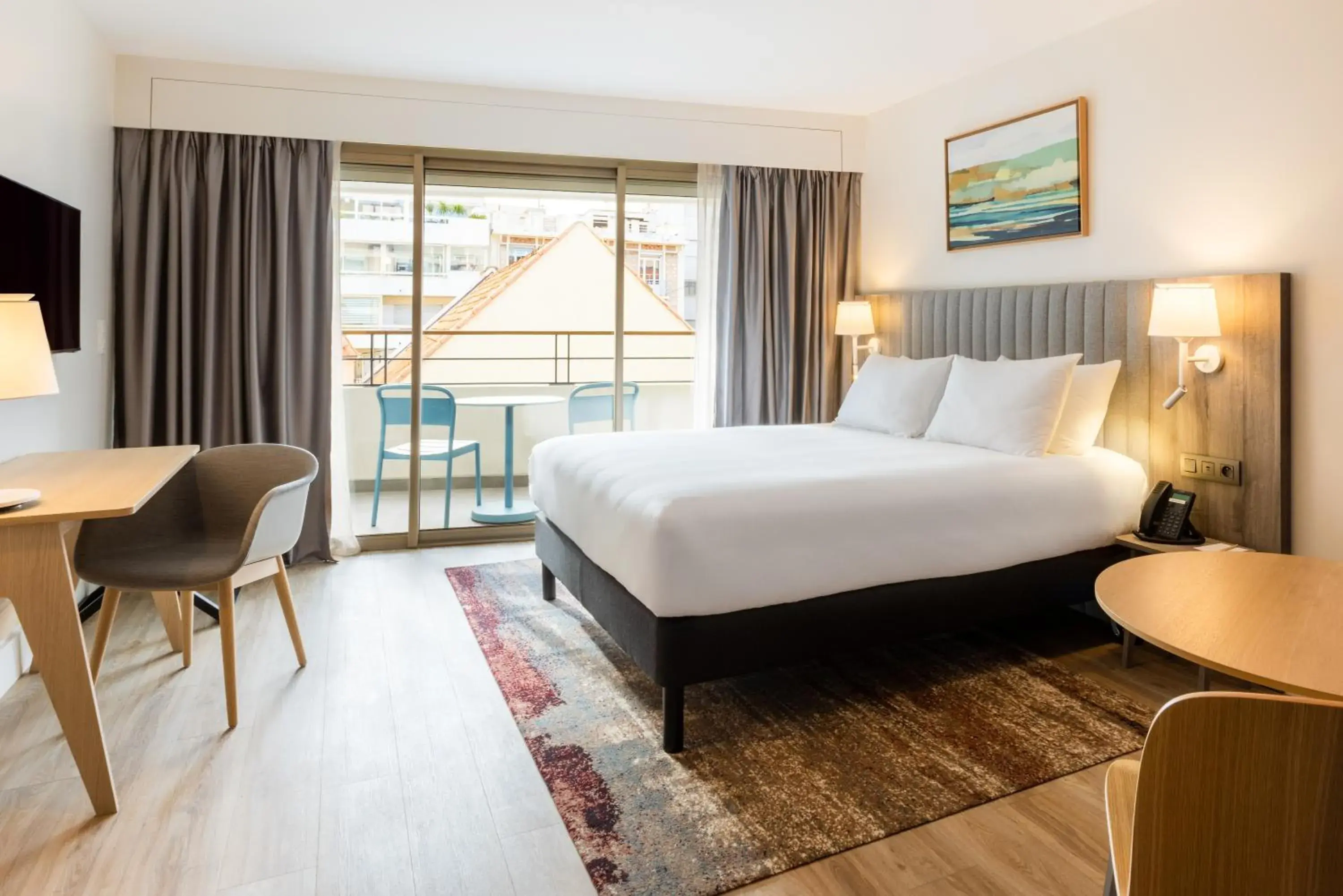 Studio Queen Suite with Balcony in Staybridge Suites - Cannes Centre by IHG Studio Queen Suite with Balcony in Staybridge Suites - Cannes Centre by IHG