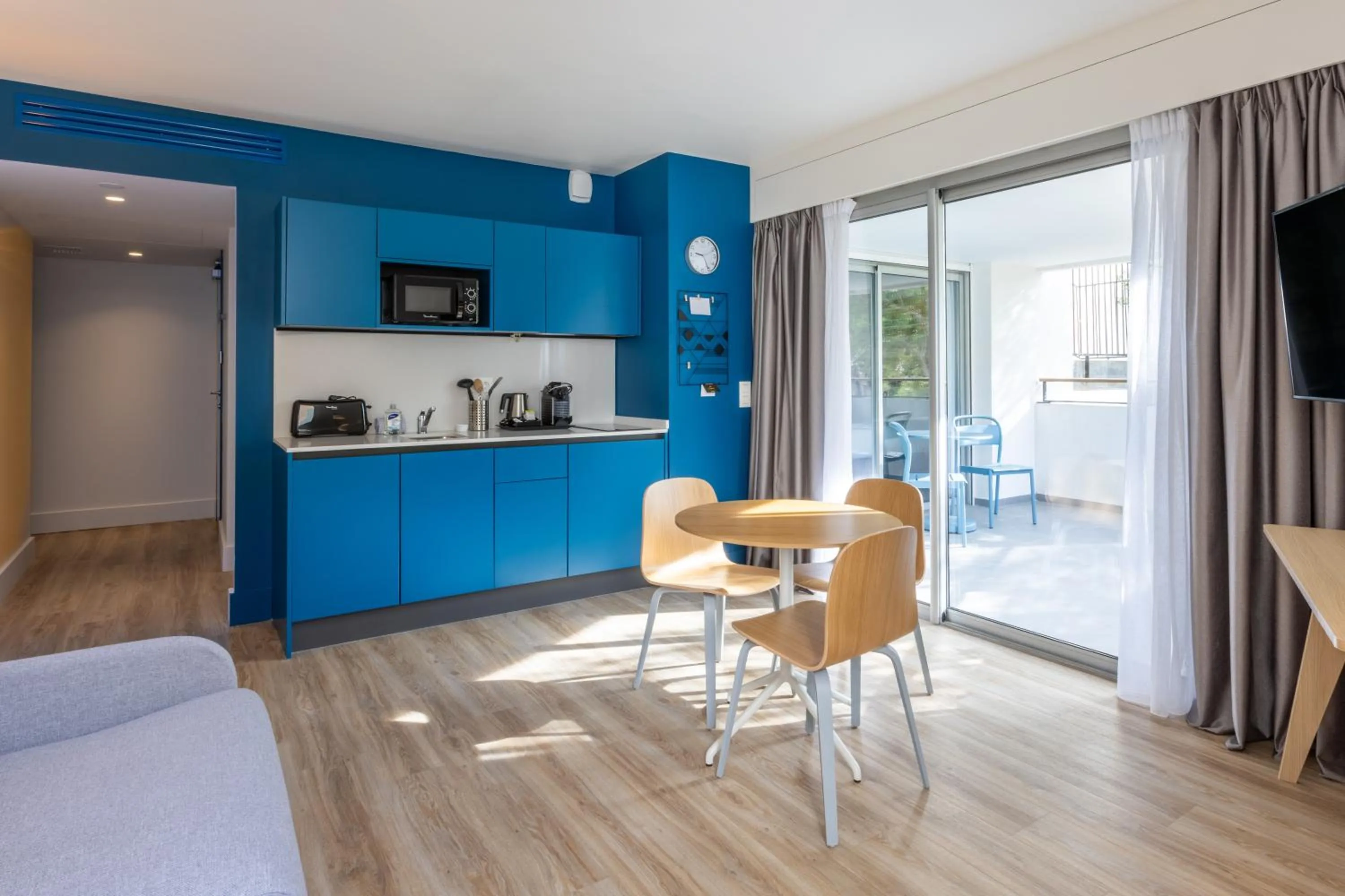Kitchen or kitchenette in Staybridge Suites - Cannes Centre by IHG