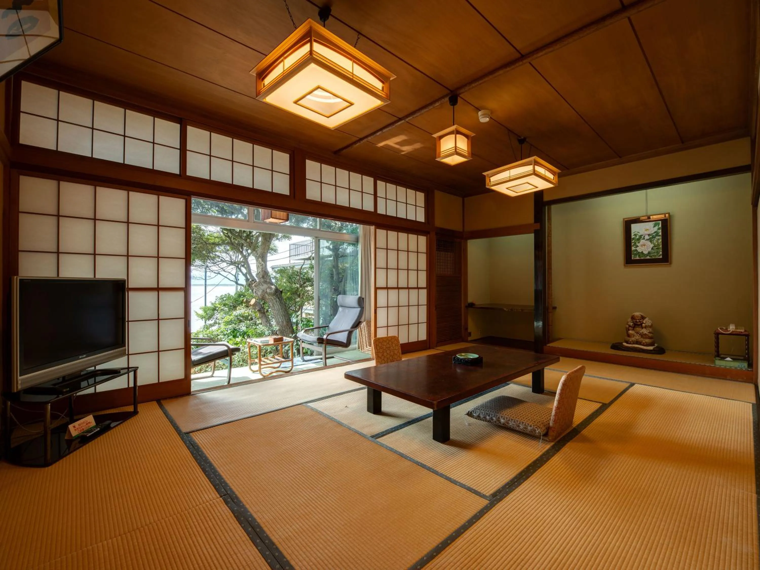 Photo of the whole room in Iwamotoro