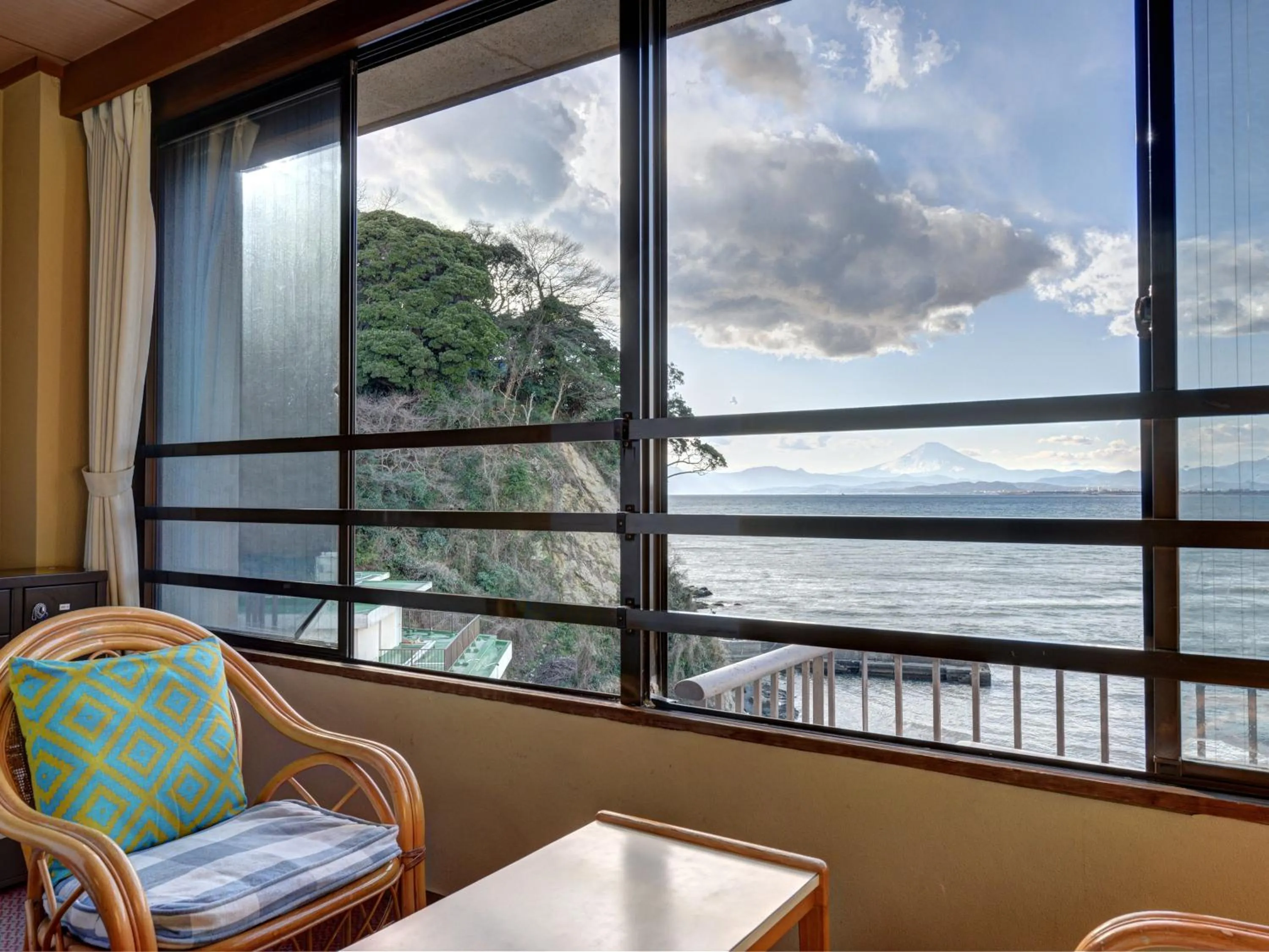 Photo of the whole room in Iwamotoro