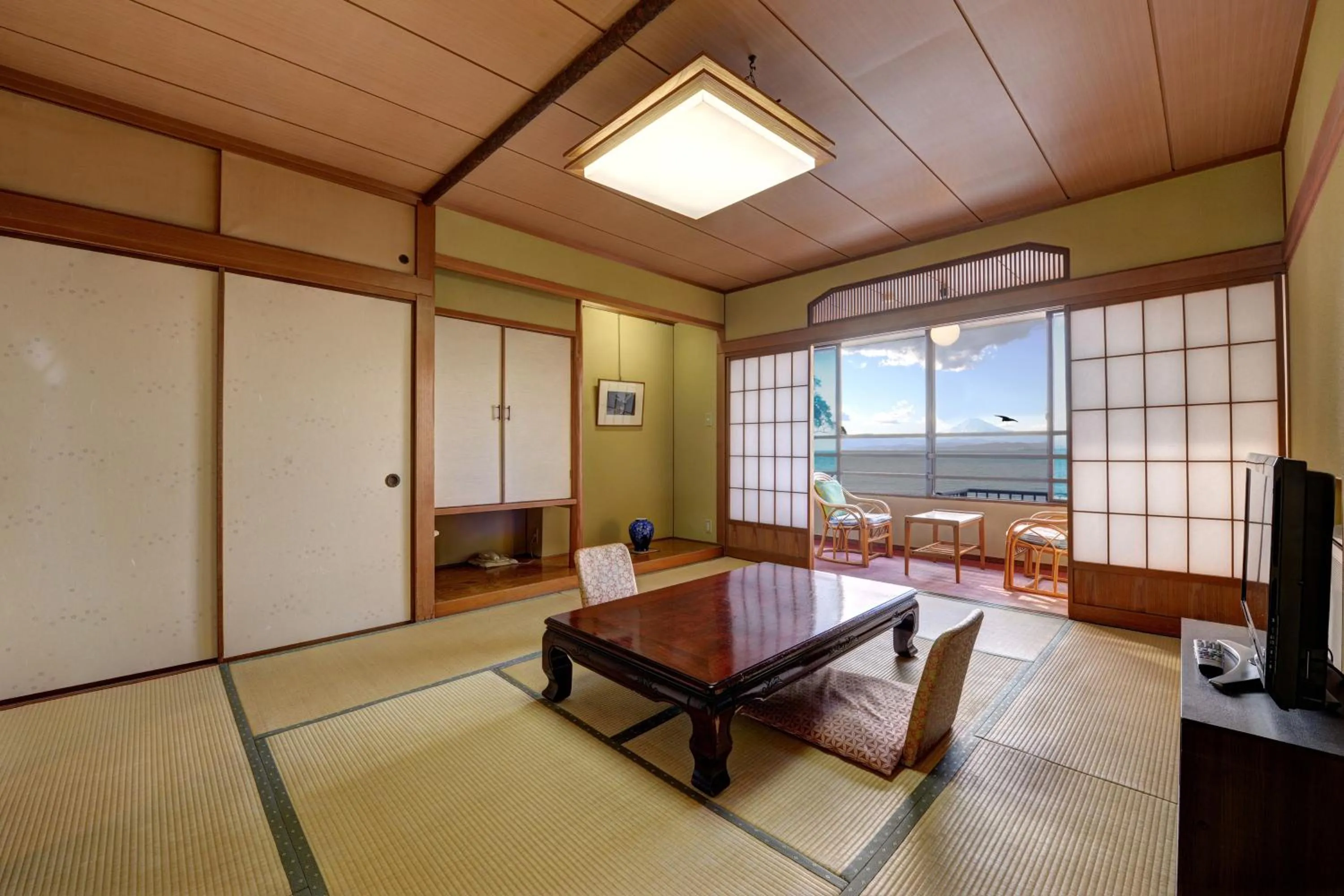 Photo of the whole room in Iwamotoro