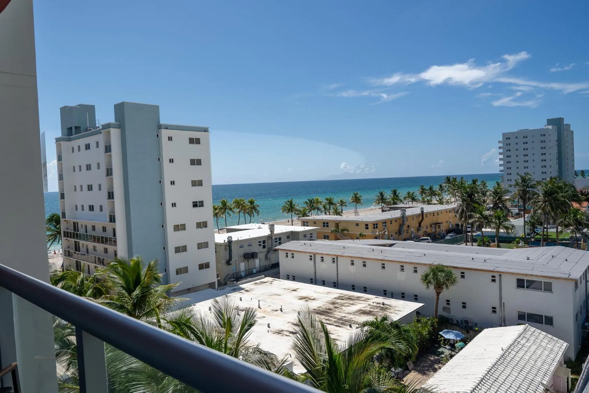 Property building in Global Rent Apart - Costa Hollywood