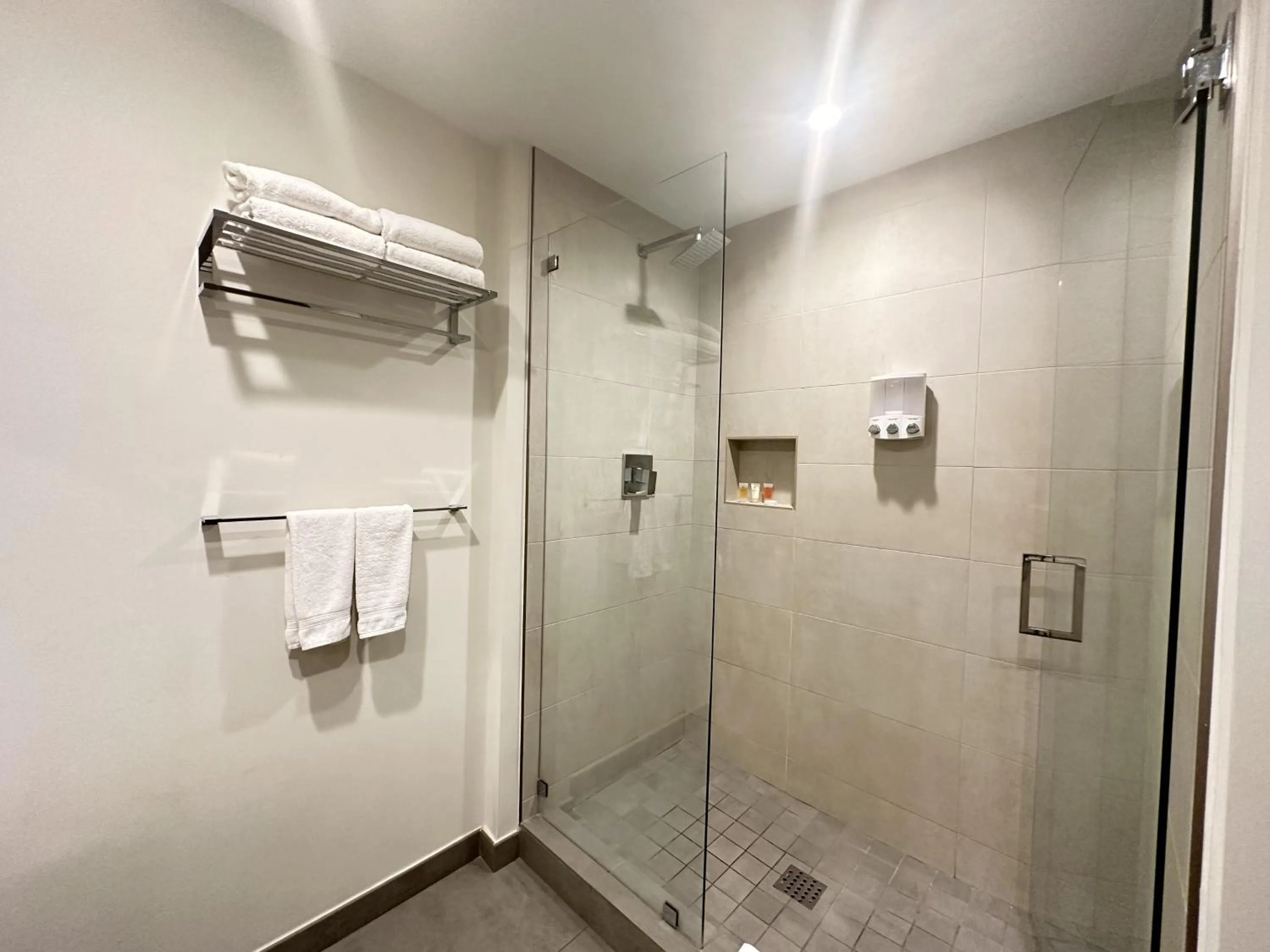 Bathroom in Global Rent Apart - Costa Hollywood