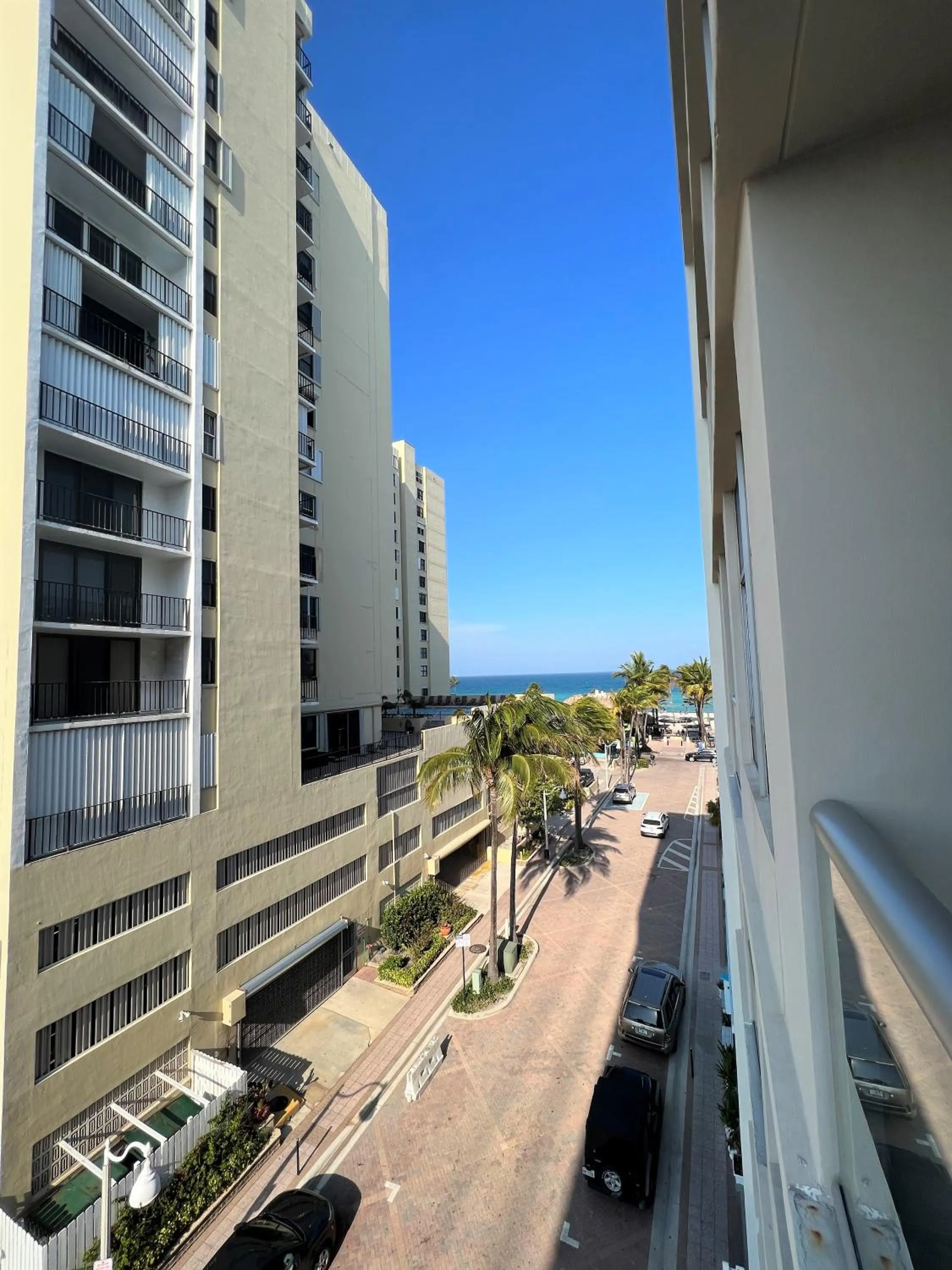 Property building in Global Rent Apart - Costa Hollywood