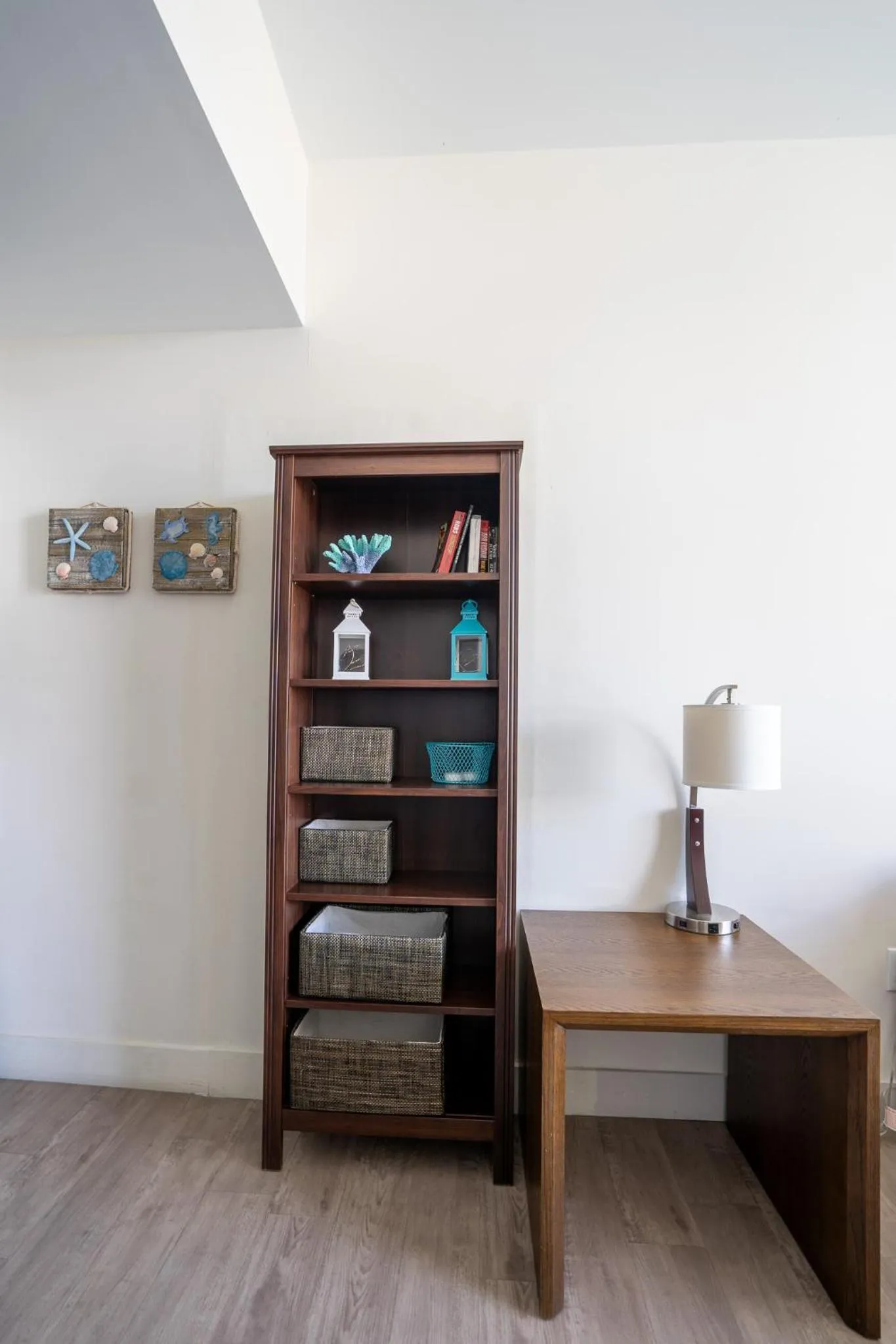 Library in Global Rent Apart - Costa Hollywood