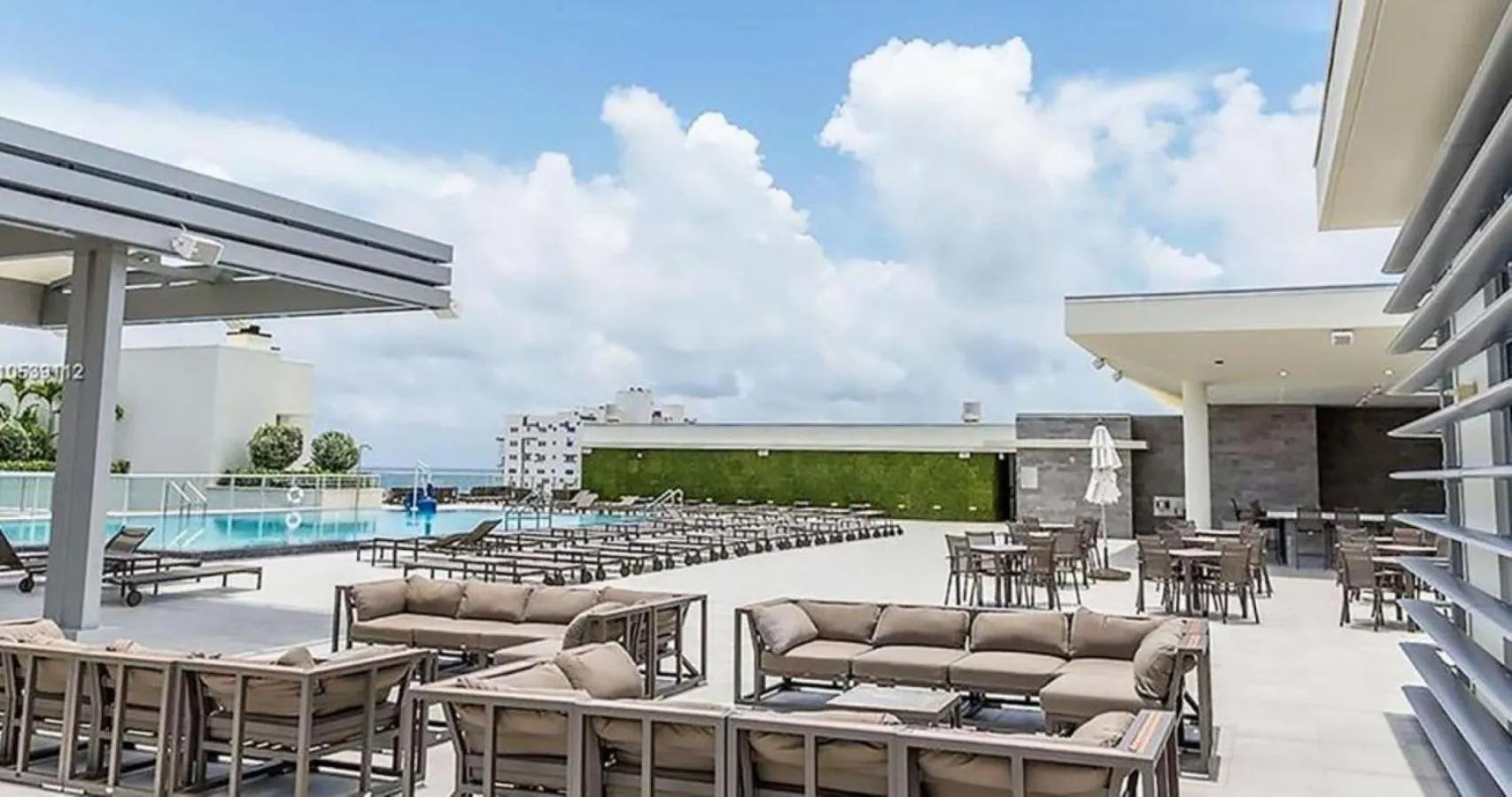 Property building in Global Rent Apart - Costa Hollywood