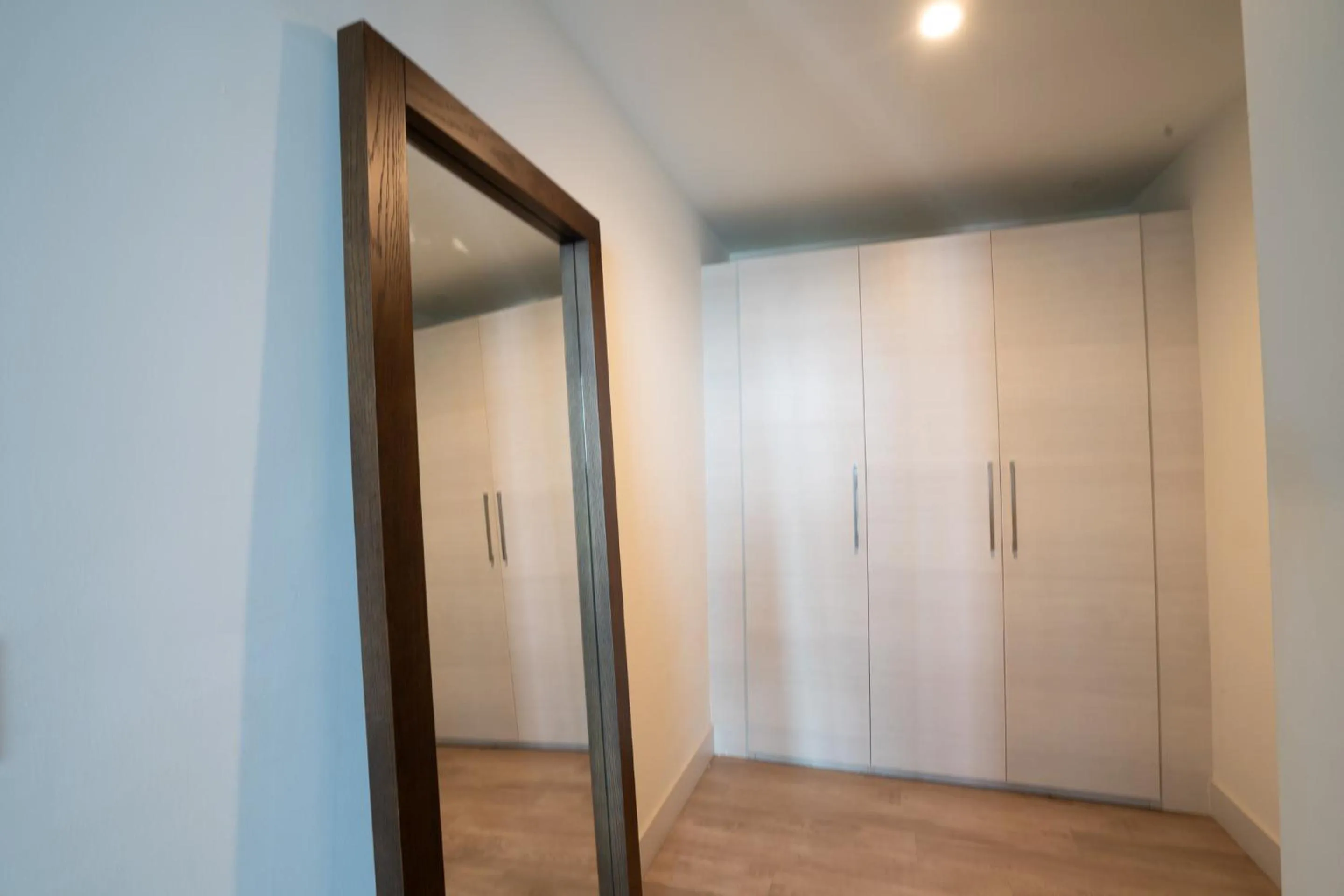 wardrobe in Global Rent Apart - Costa Hollywood