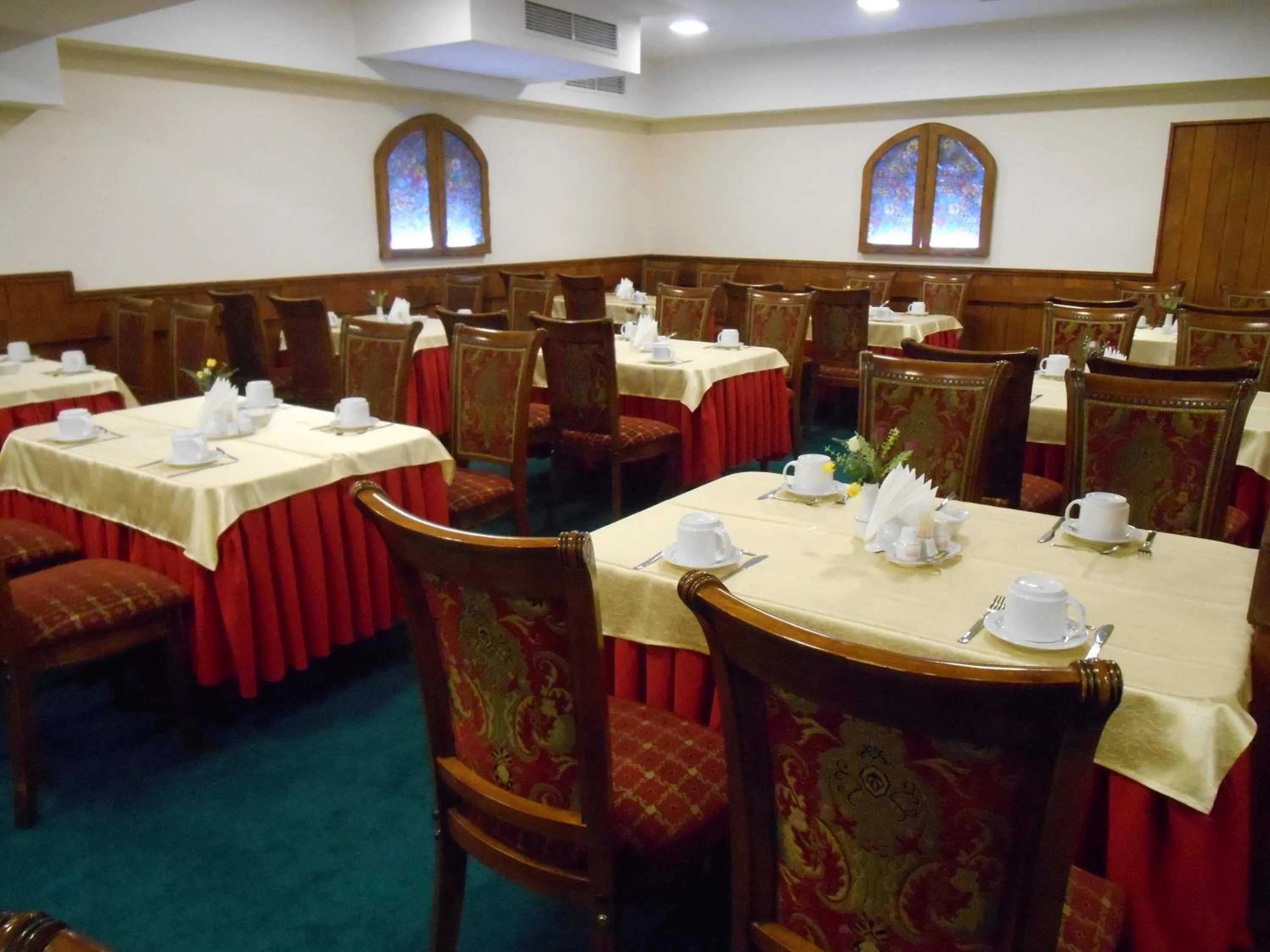 Restaurant/places to eat in Armenian Royal Palace