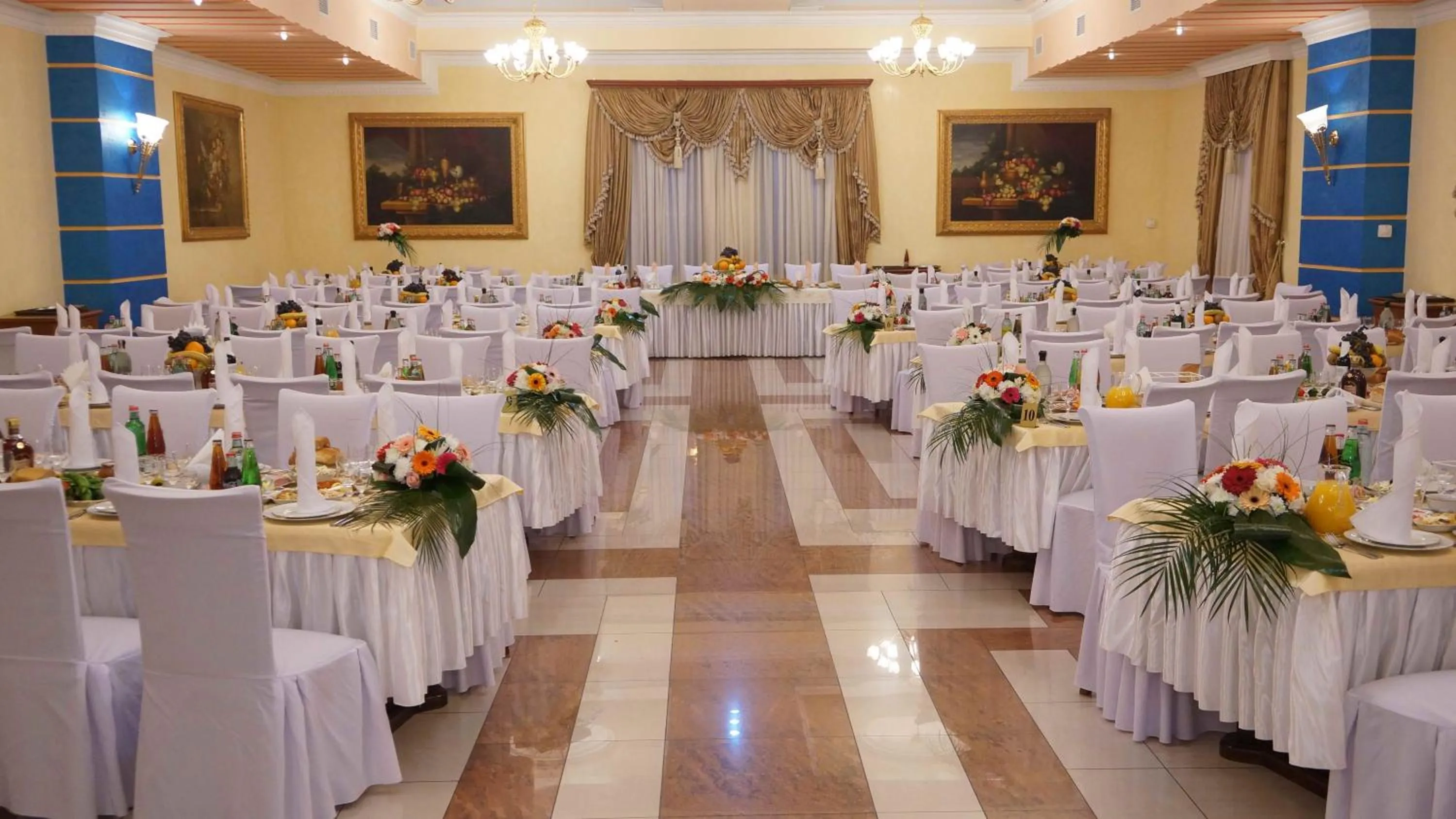 Restaurant/places to eat in Armenian Royal Palace