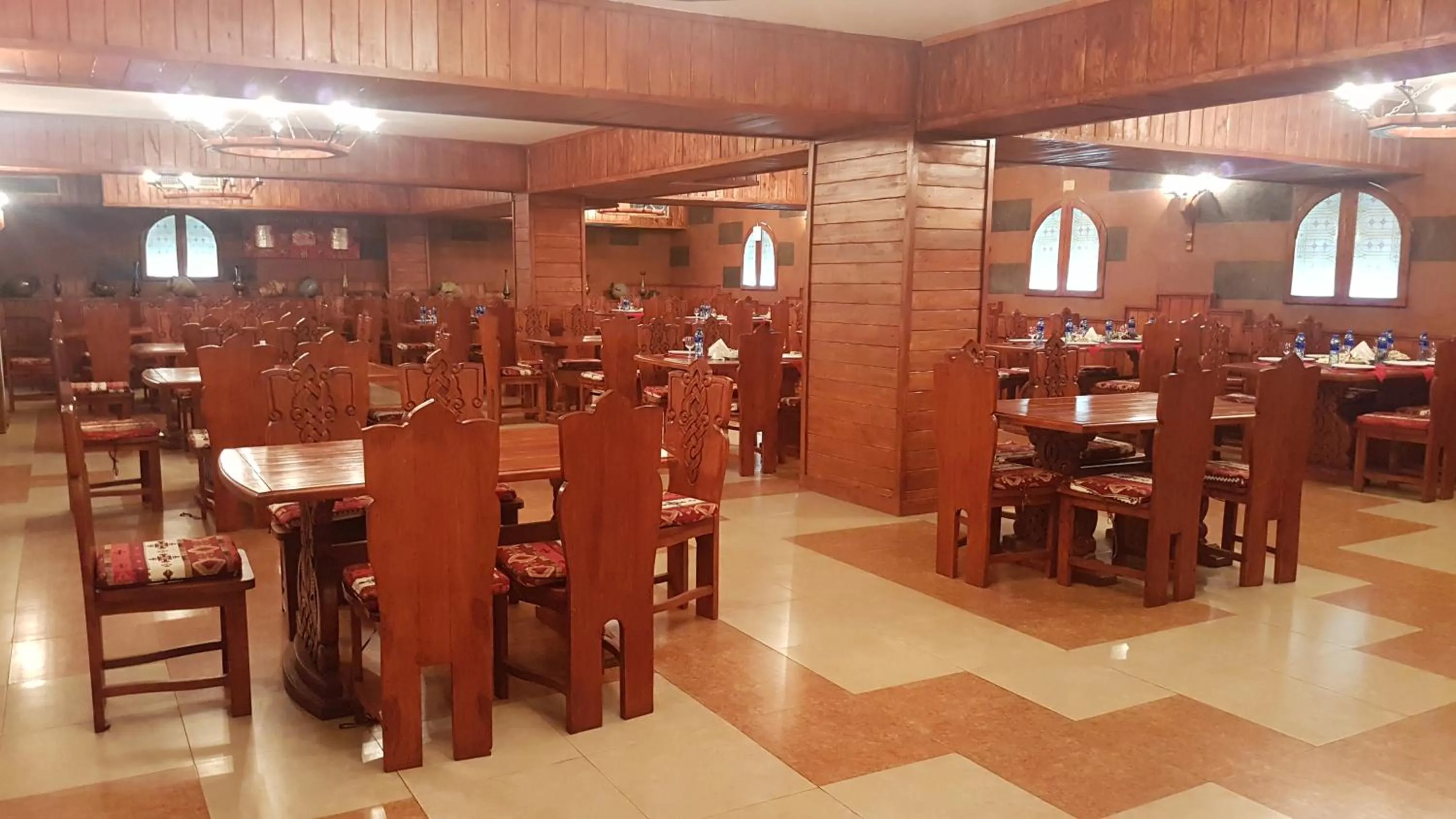 Restaurant/places to eat in Armenian Royal Palace